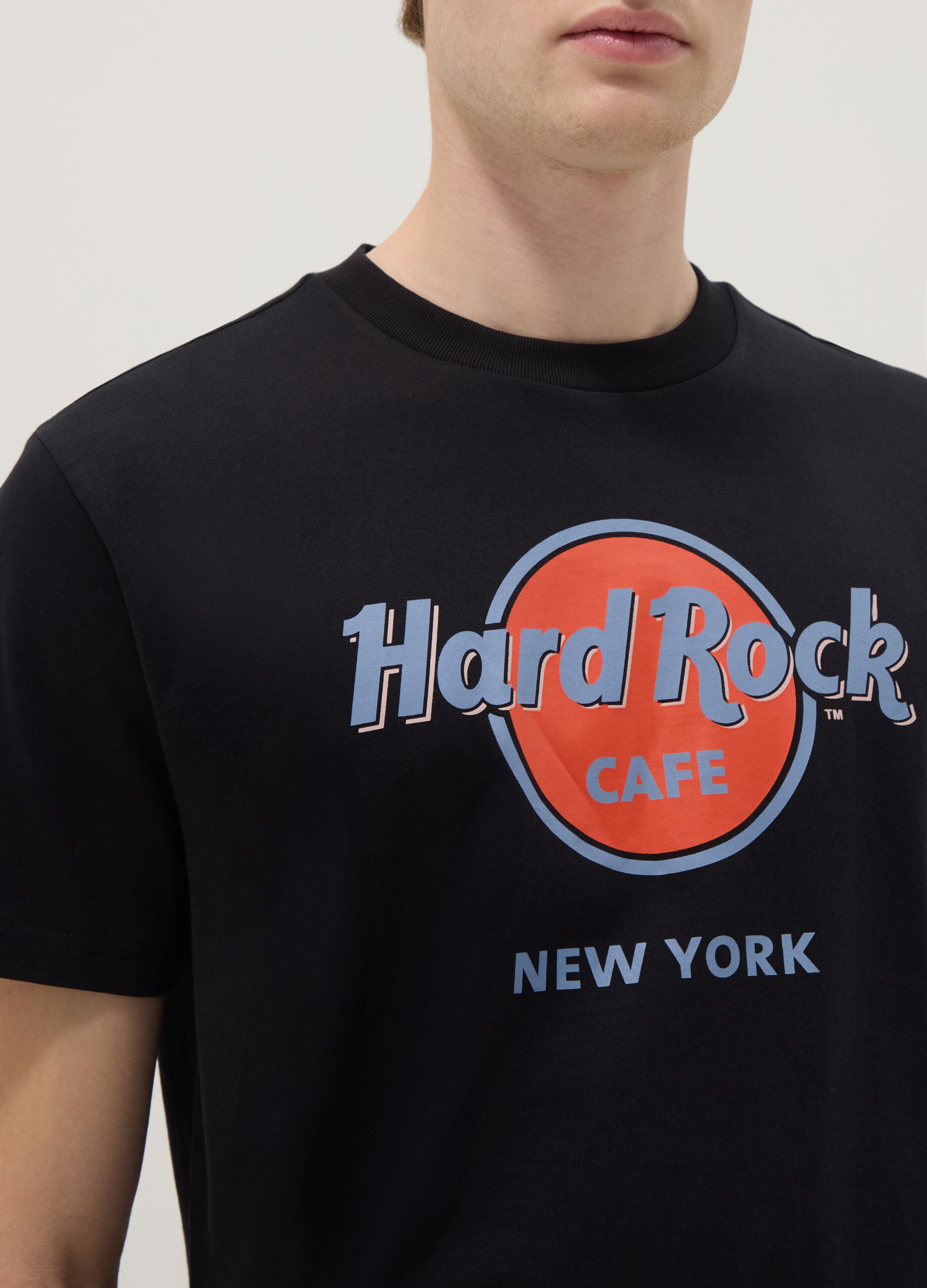 Black pure cotton regular fit T-shirt with Hard Rock Cafe logo
