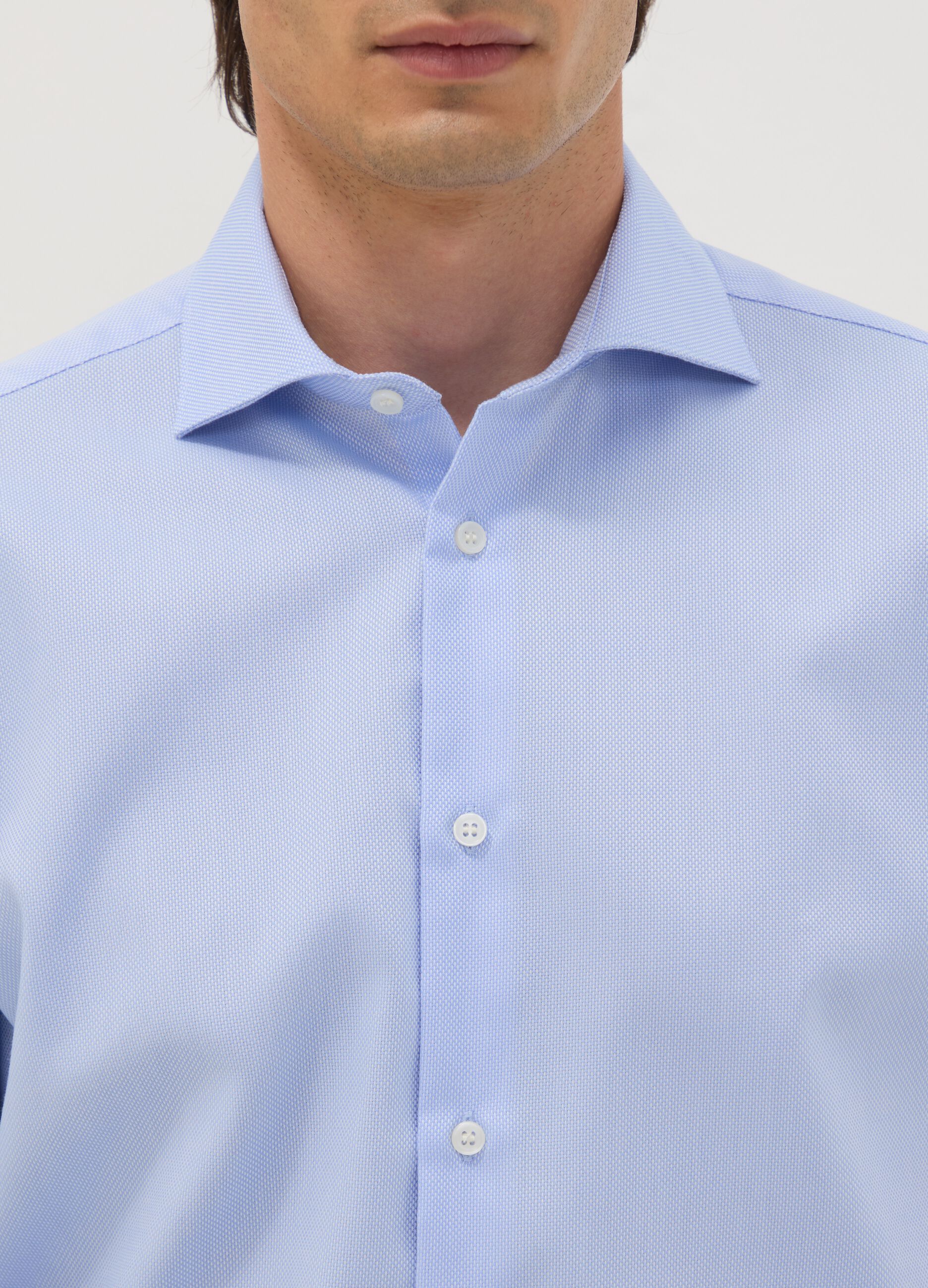 Light blue slim-fit pure cotton no-iron shirt with cutaway collar