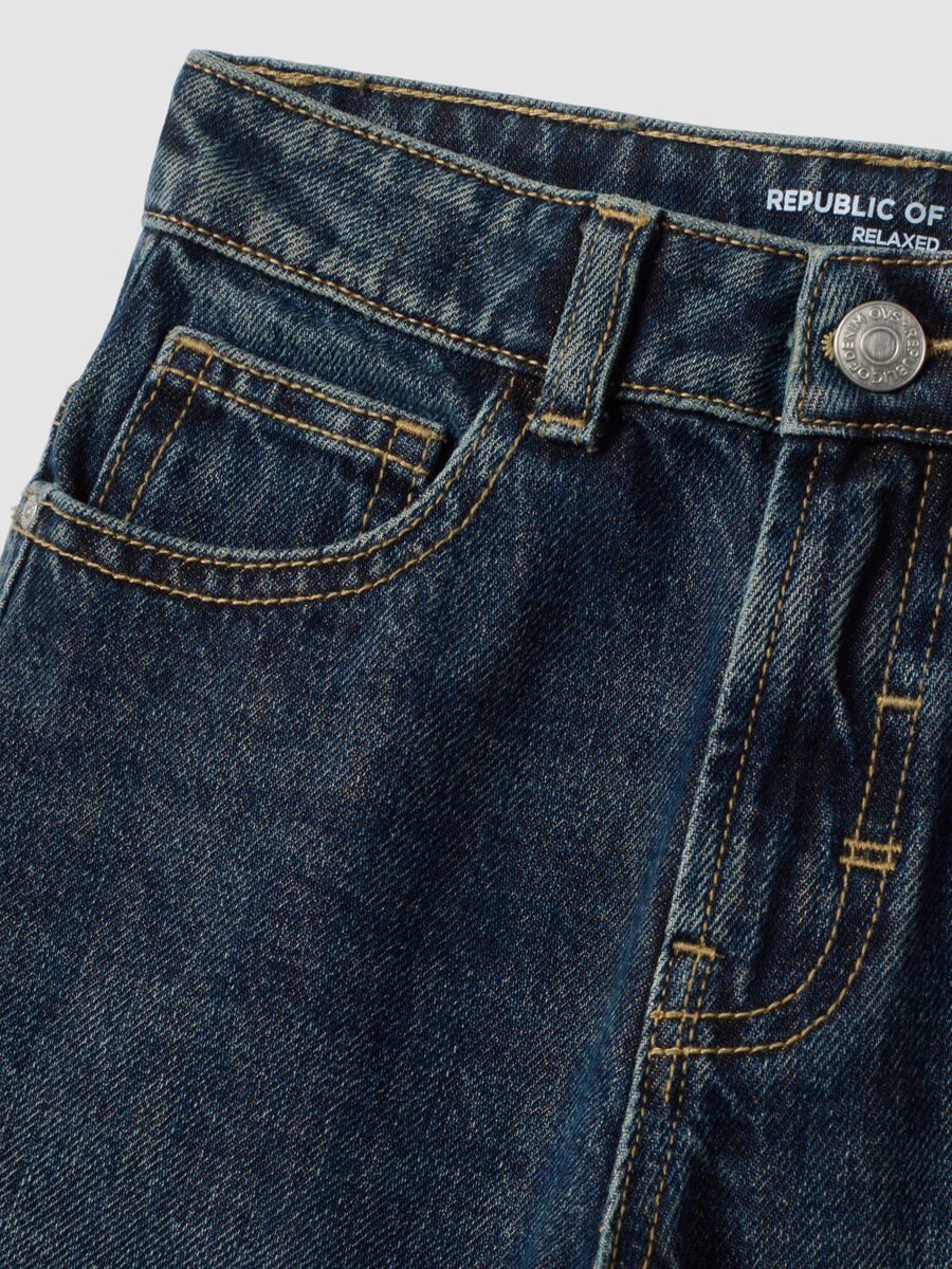 Blue relaxed-fit pure cotton jeans for boys_3