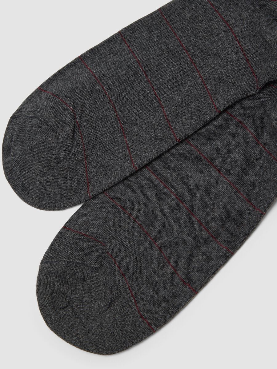 Men&rsquo;s grey marl long socks in stretch cotton_2