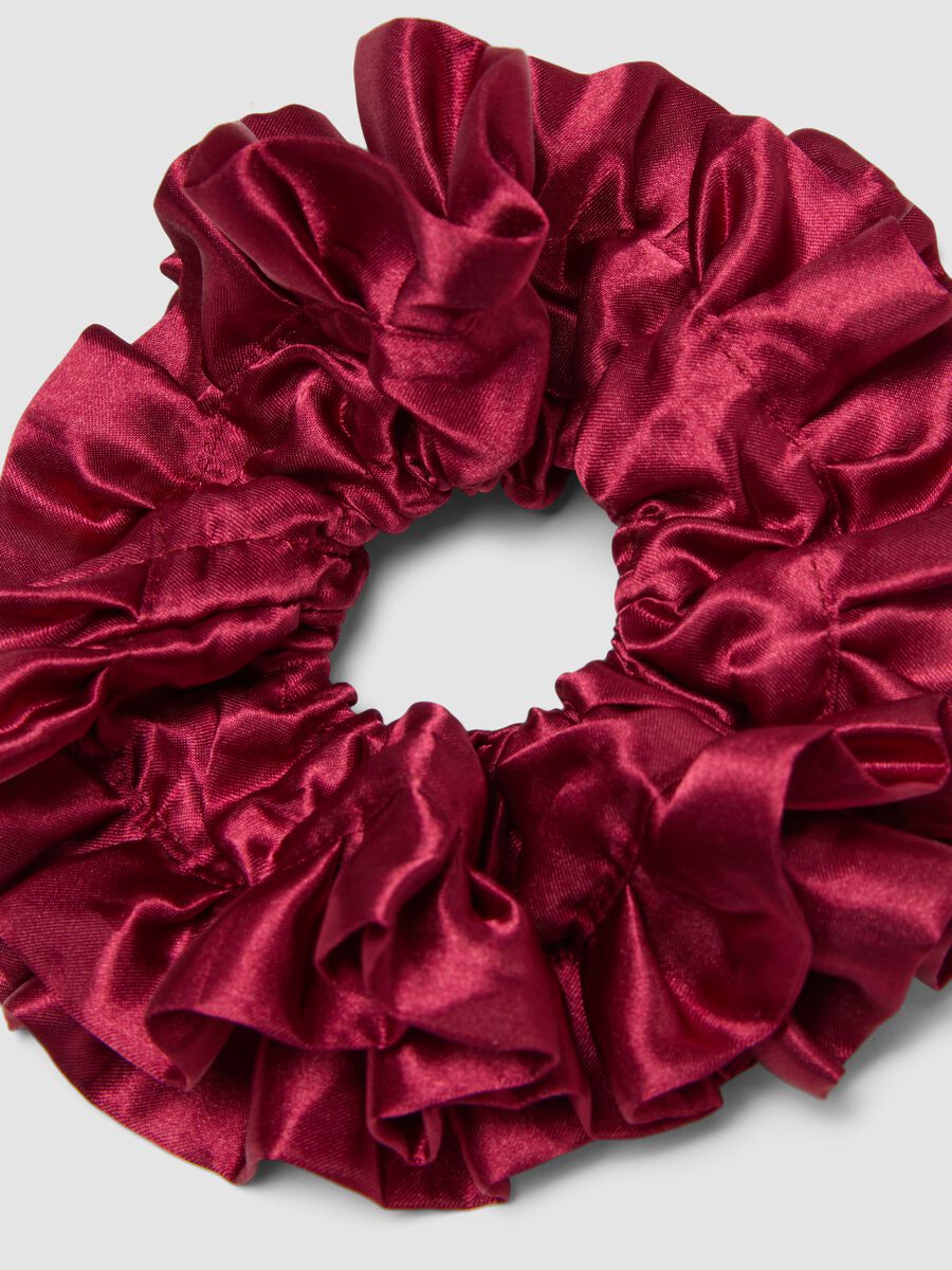Red ruched scrunchie_2