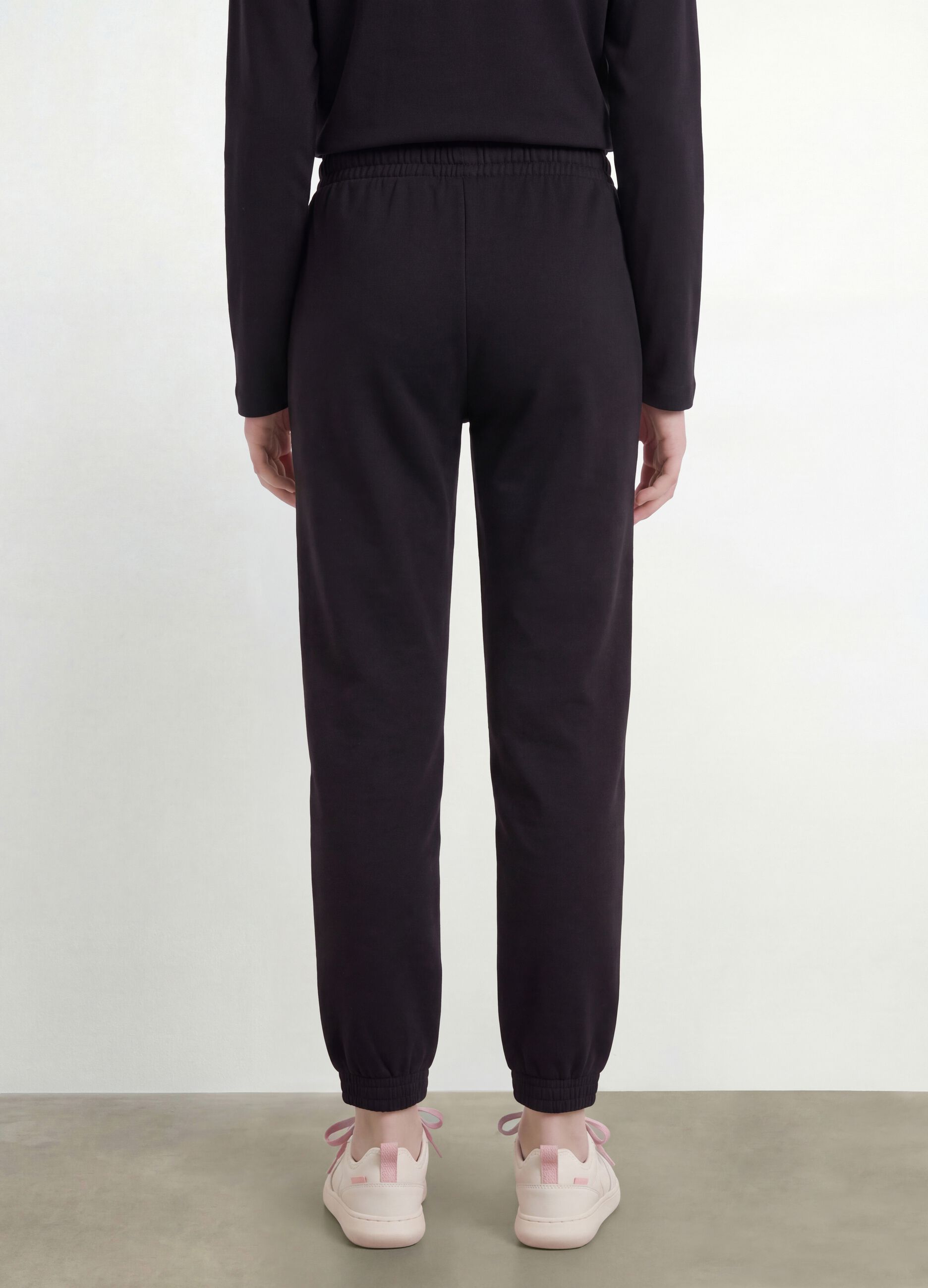 Black regular-fit jogger trousers in 100% organic cotton for girls