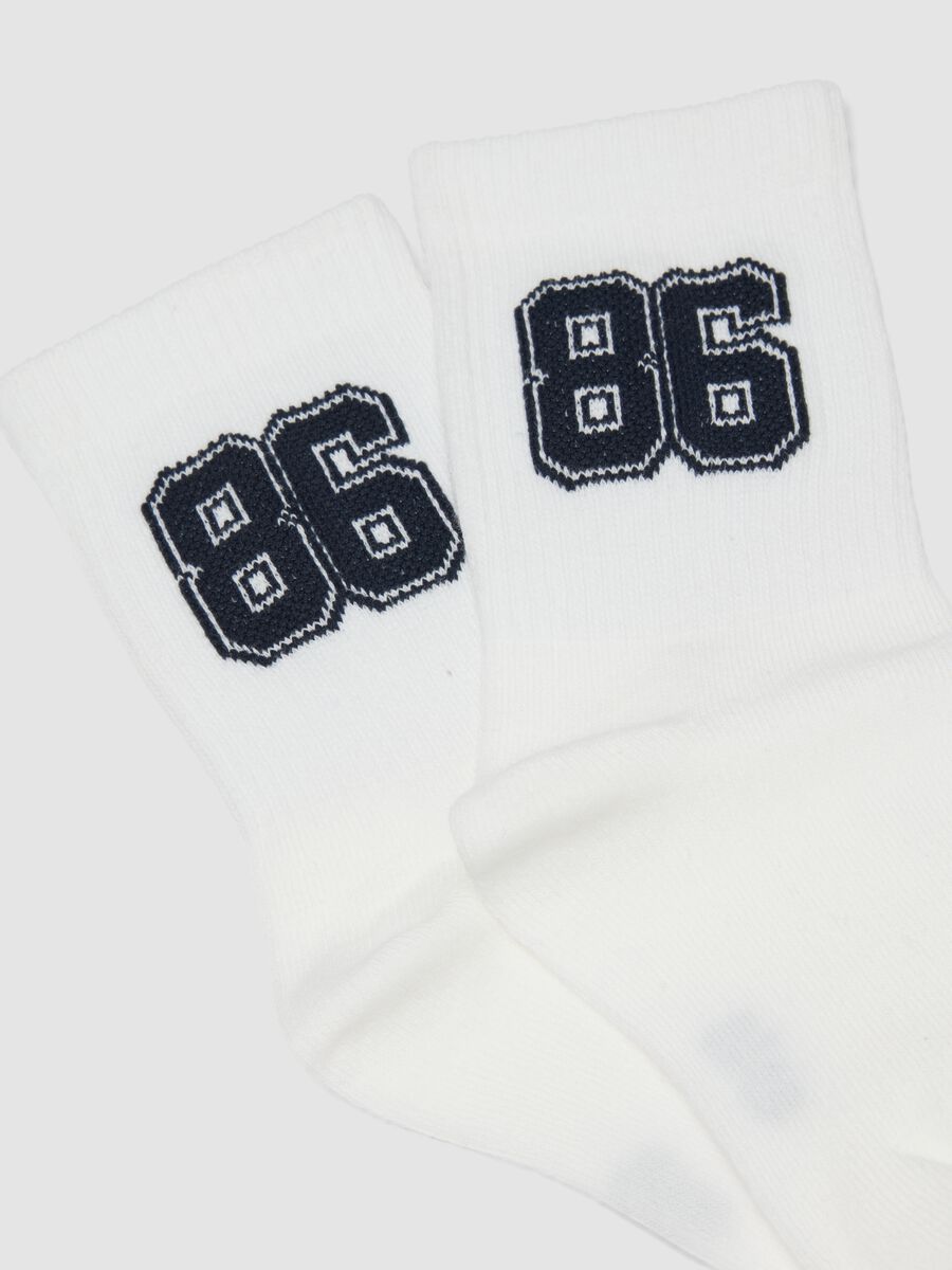 Boys&rsquo; multicolour organic stretch cotton ankle socks, 3-pack_2