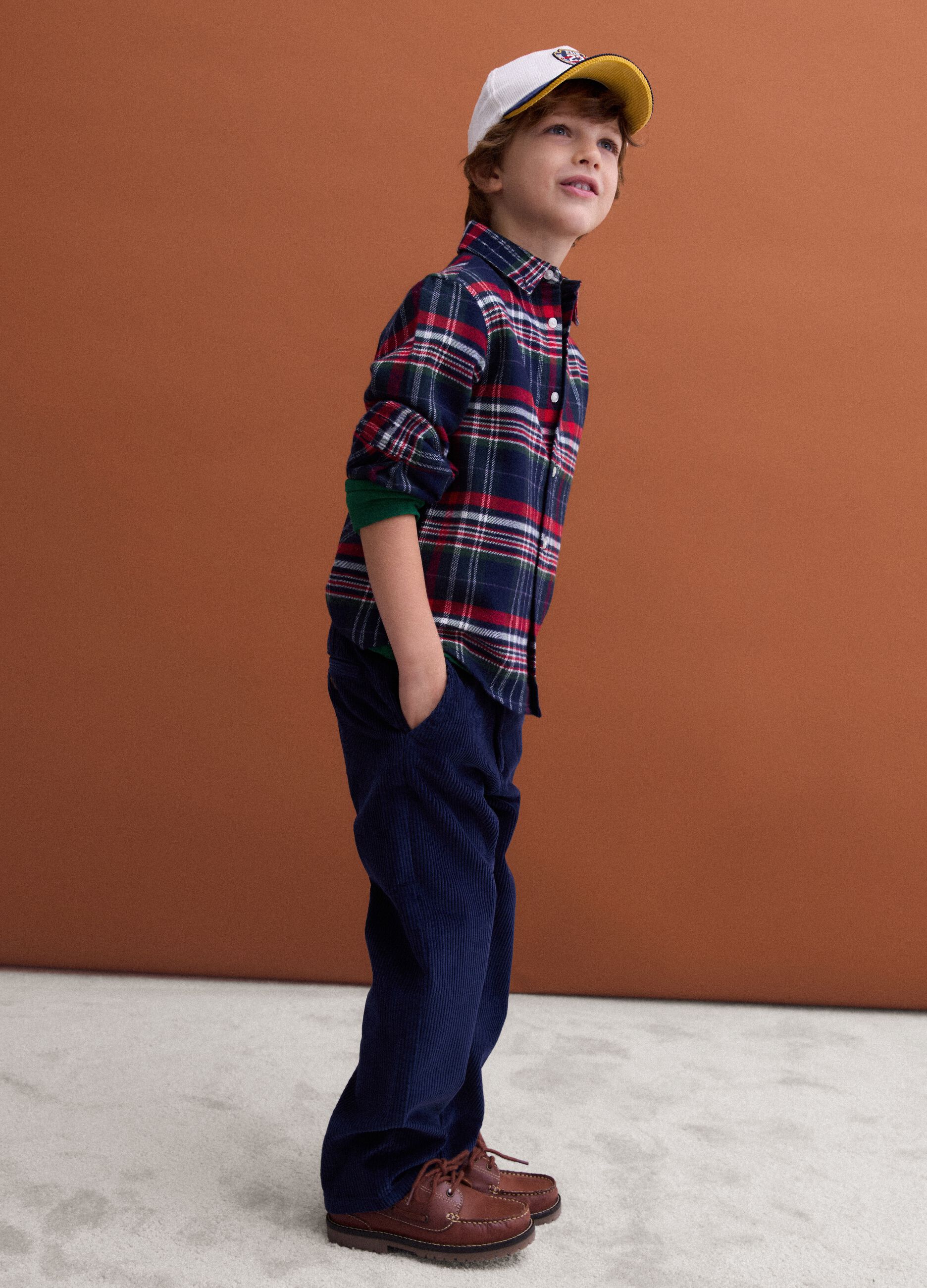 Pantaloni chino blu in puro cotone regular fit a coste