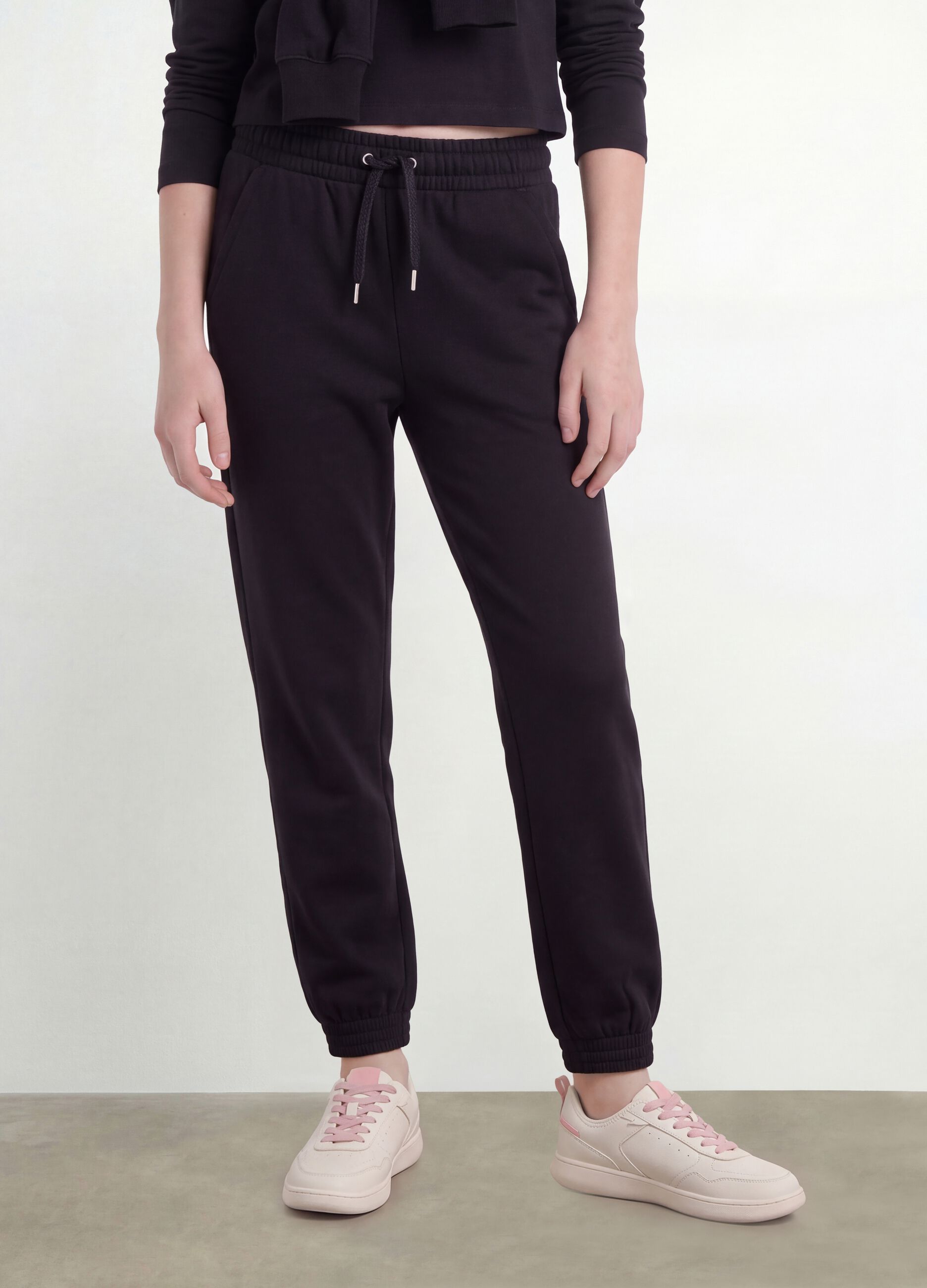 Black regular-fit jogger trousers in 100% organic cotton for girls