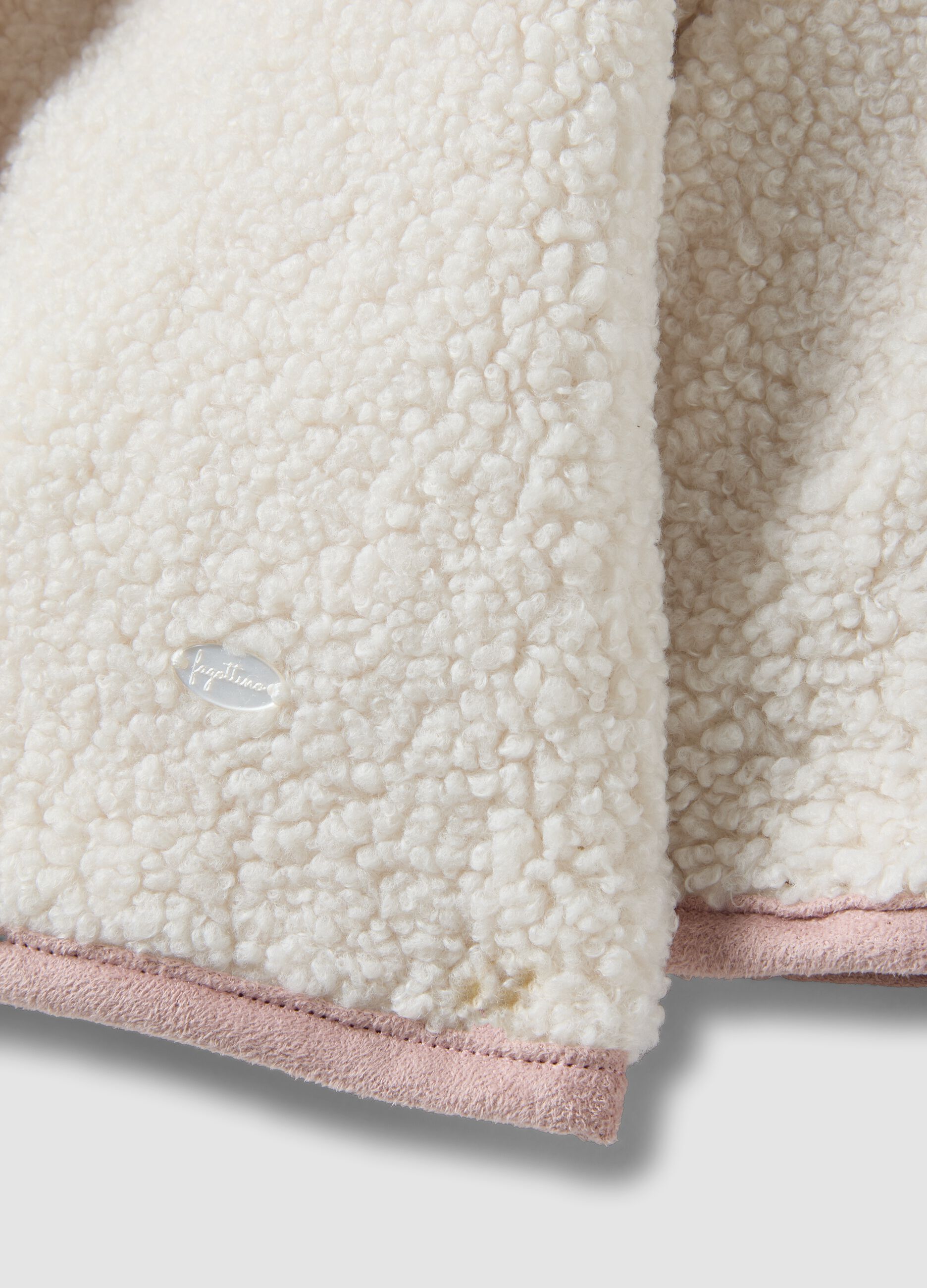 Beige padded teddy-effect jacket with collar and pink trim