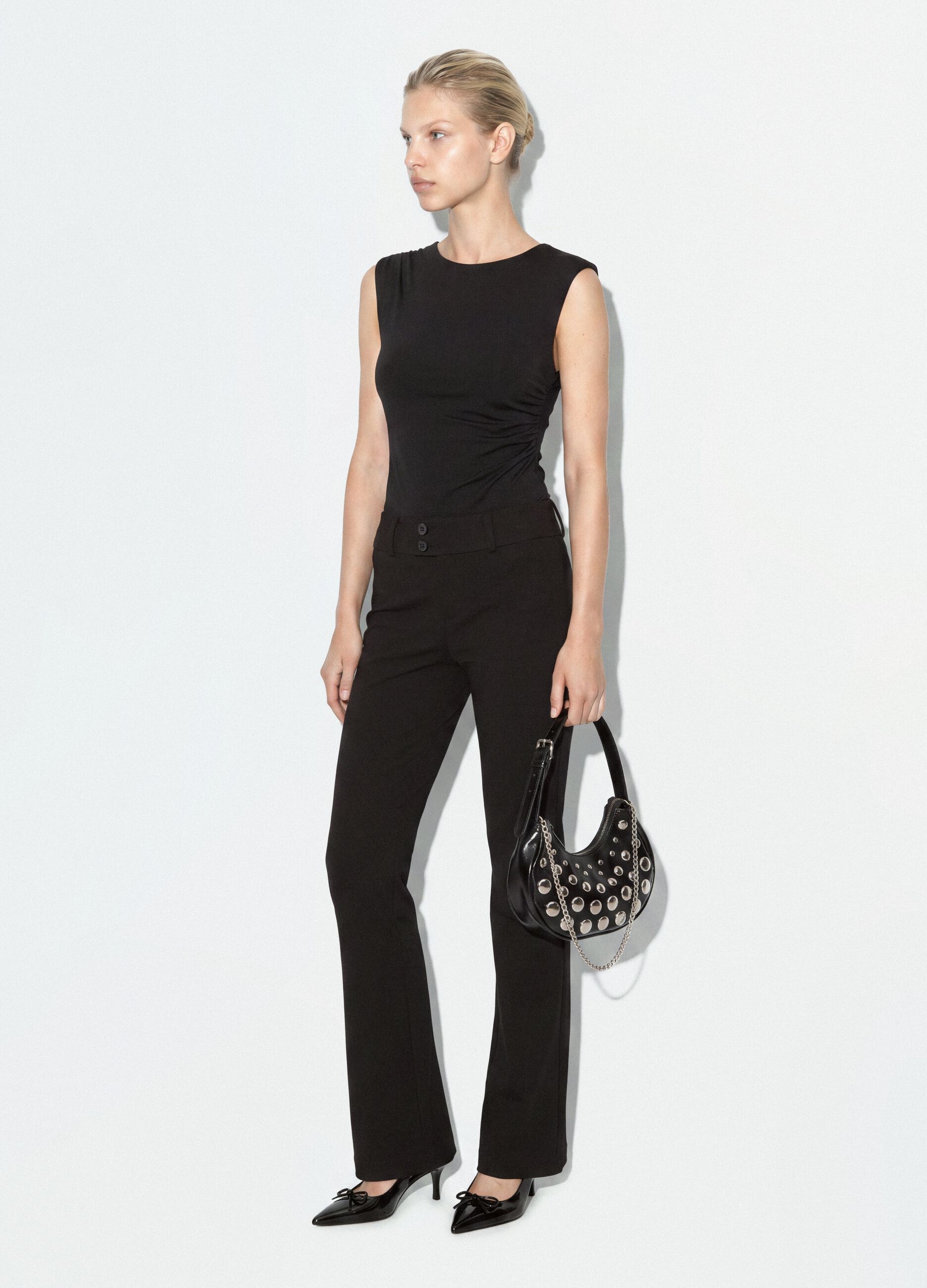 Pantaloni neri flare in viscosa elasticizzata