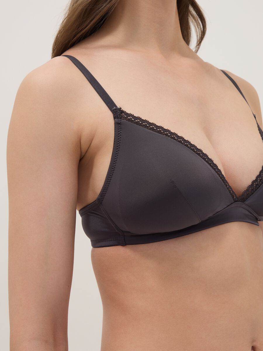 Black triangle bra in stretch fabric with removable padding_2