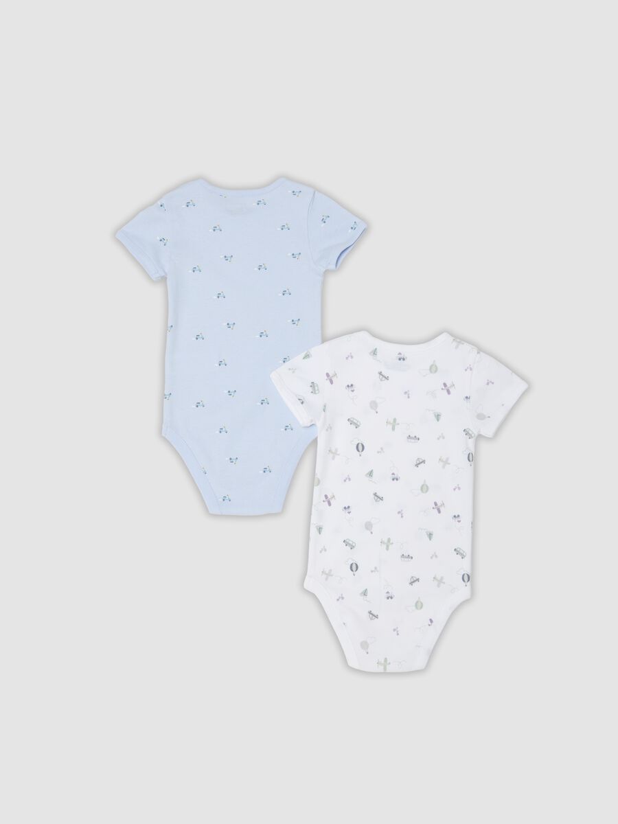 2-pack of light blue and white organic cotton bodysuits for babies and toddlers_1