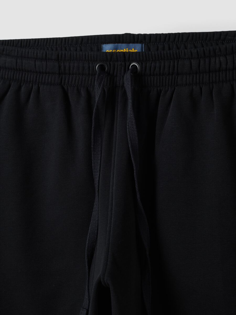 Black cotton-blend shorts with elasticated waist, regular fit_5