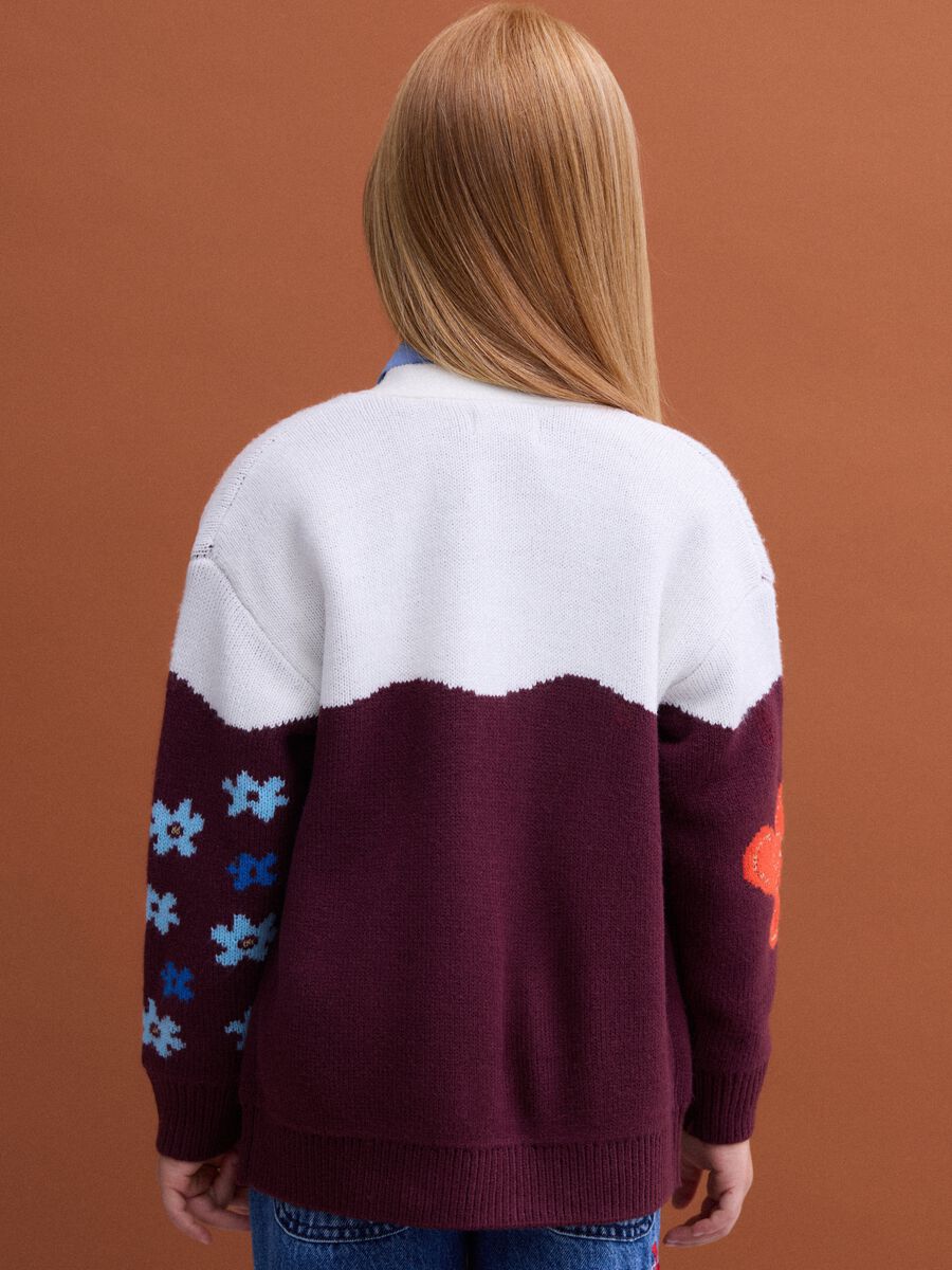 Multicolour knitted cardigan with deep V-neck_2