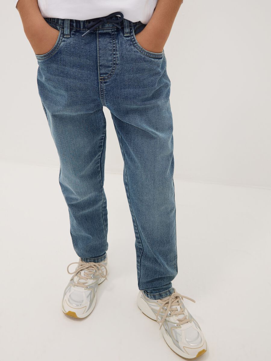 Blue stretch cotton jeans with elasticated waist for boys_2