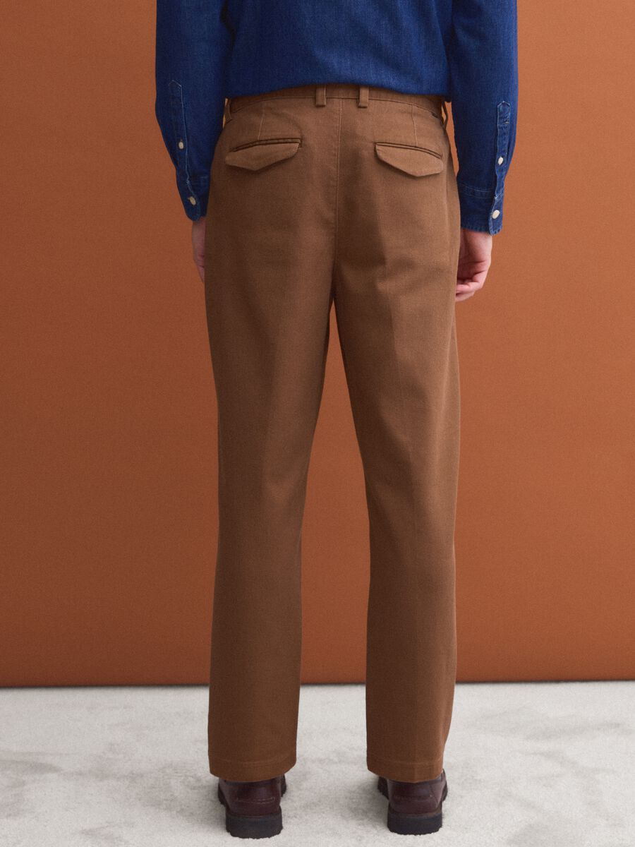 Brown stretch cotton straight-fit chino trousers_3