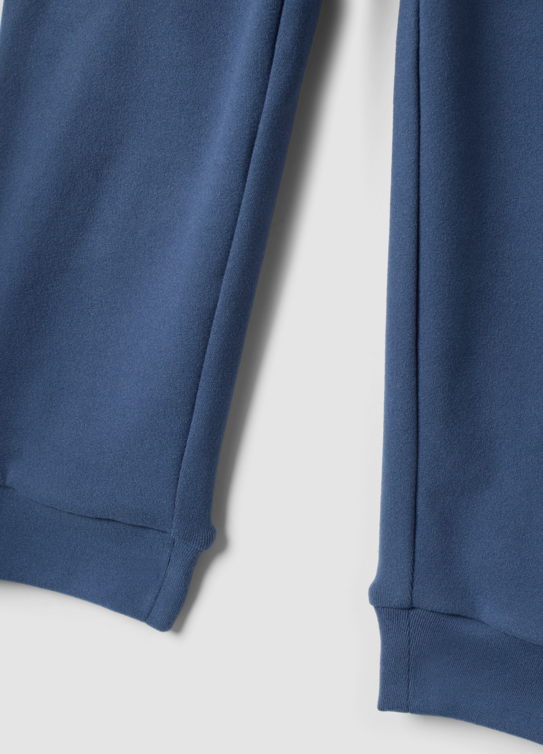 Pigiama lungo blu in tessuto elasticizzato con girocollo