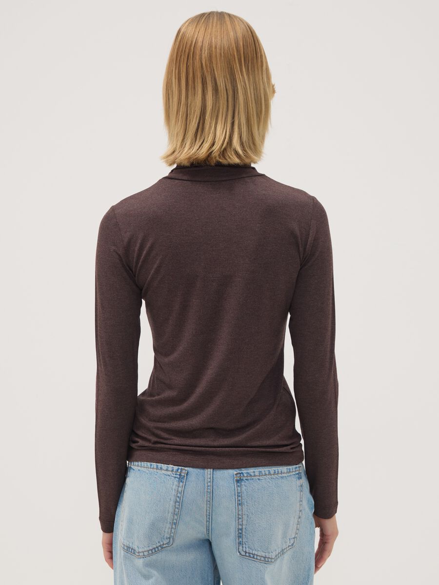 Brown stretch viscose top with mock neck, regular fit_3