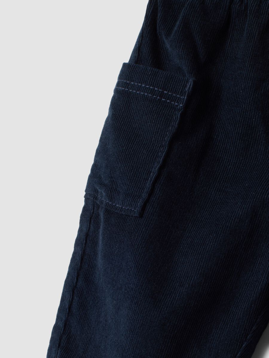 Pantaloni cargo blu a coste in puro cotone con vita elasticizzata_3