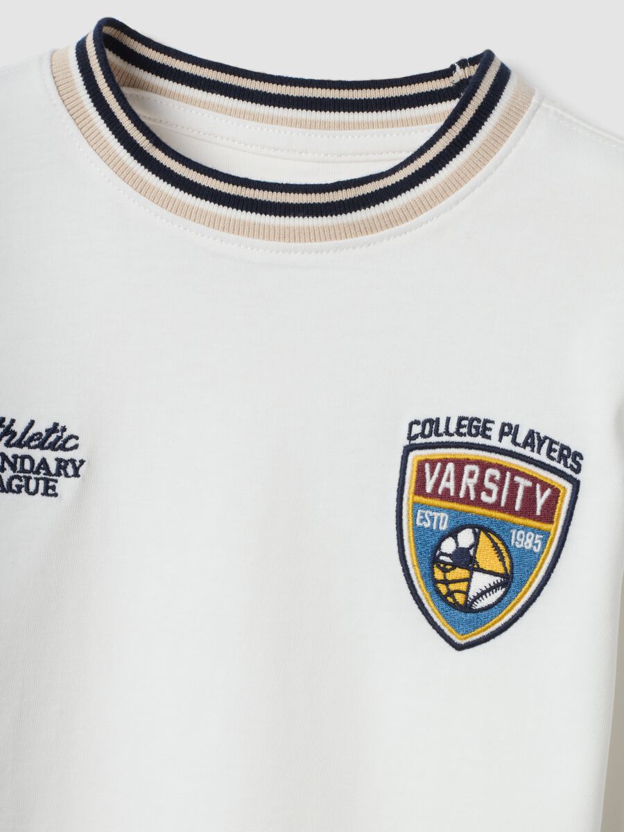 White pure cotton T-shirt with striped crew neck_2
