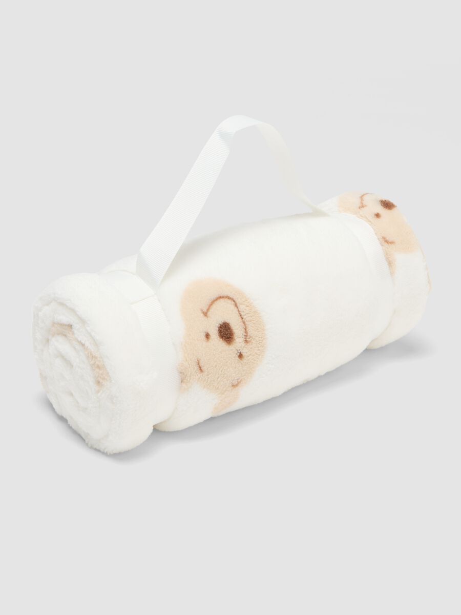 Off-white blanket with Winnie the Pooh print_0