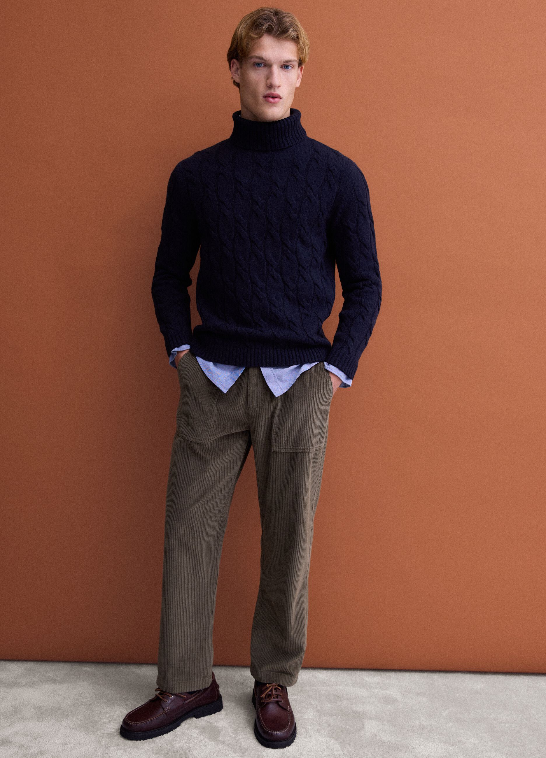 Green pure cotton corduroy carrot-fit trousers