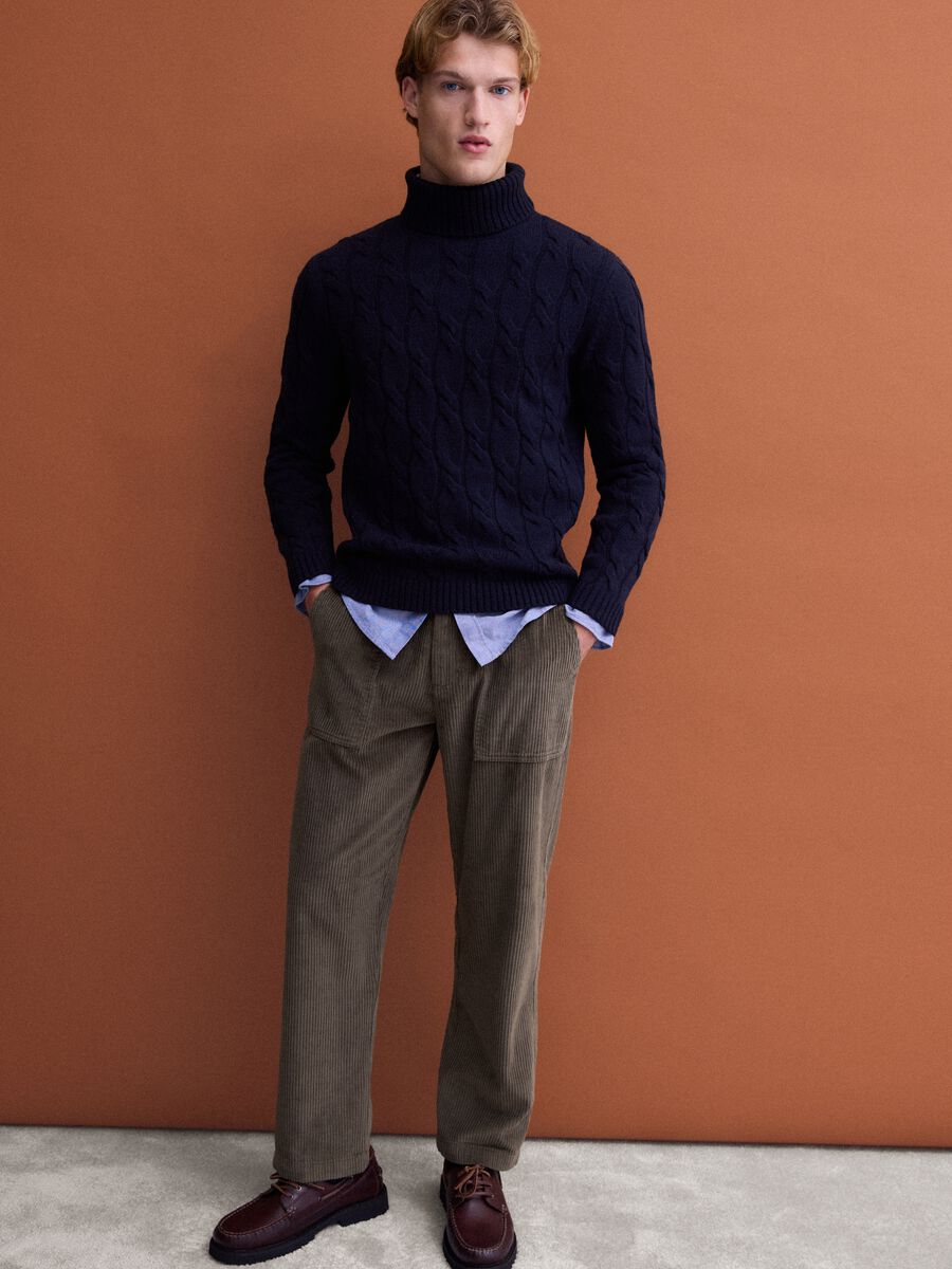 Green pure cotton corduroy carrot-fit trousers_0