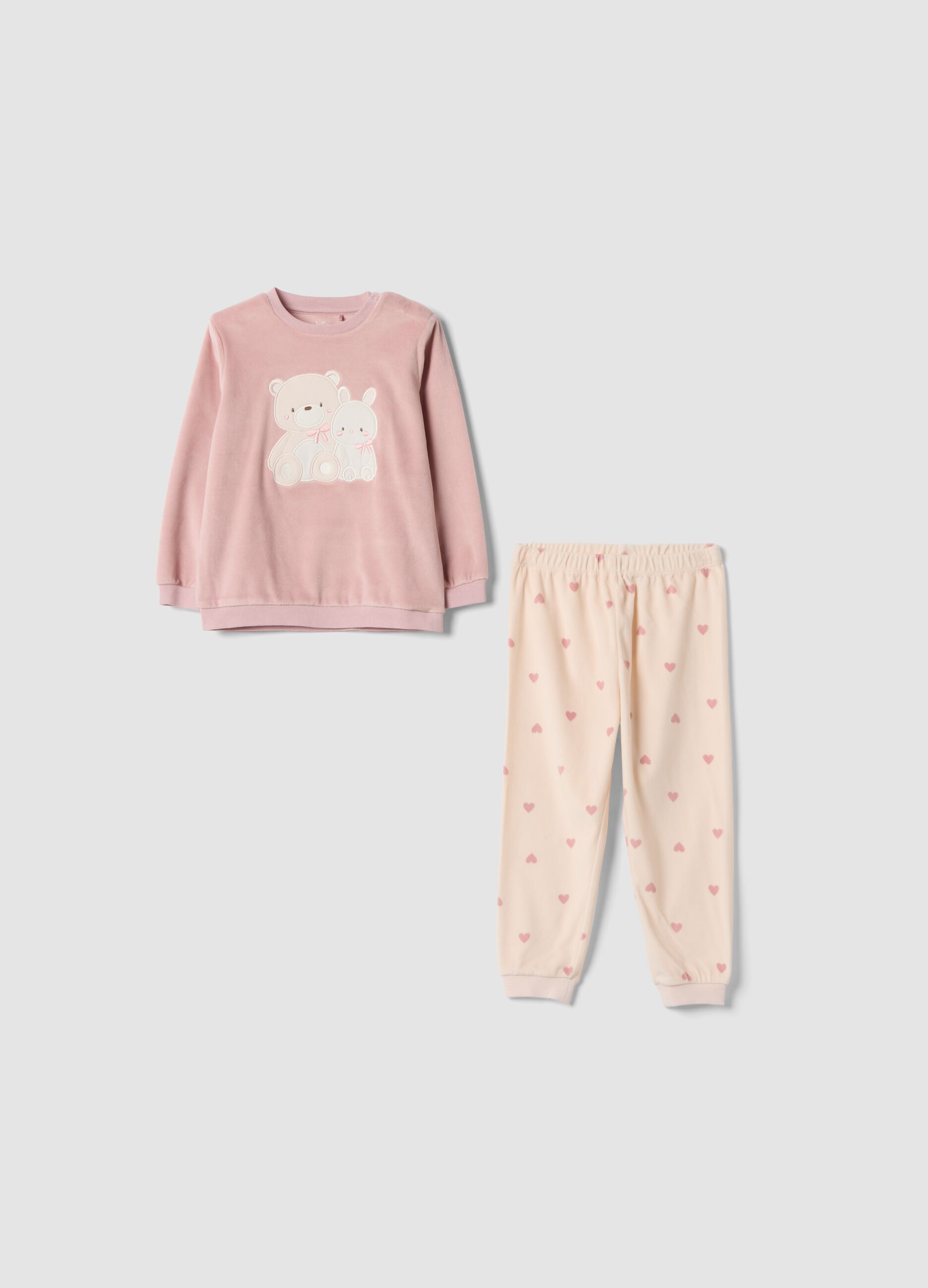 Pigiama viola con girocollo e pantaloni con cuori
