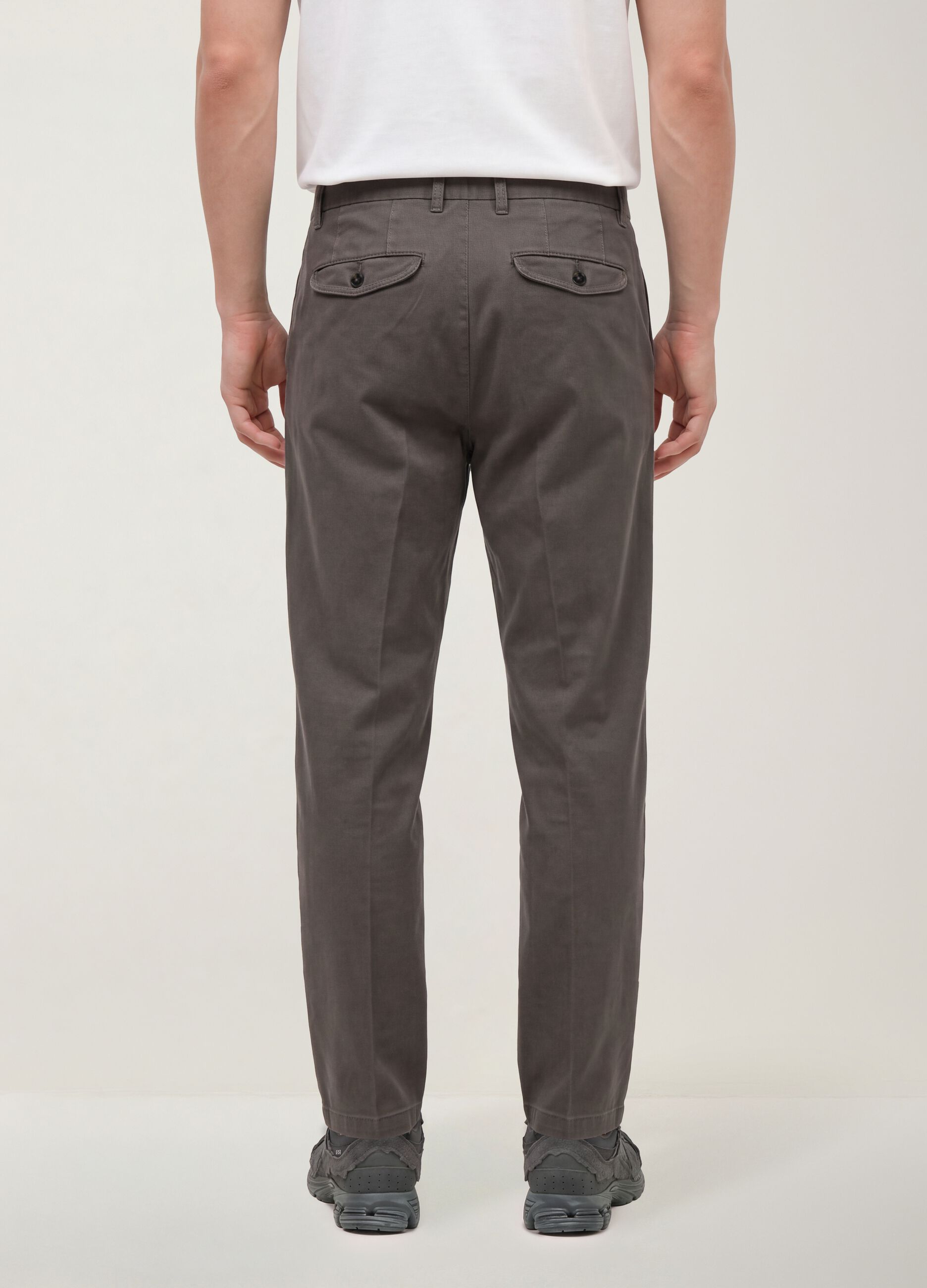 Pantaloni chino grigi in twill di cotone elasticizzato regular tapered fit