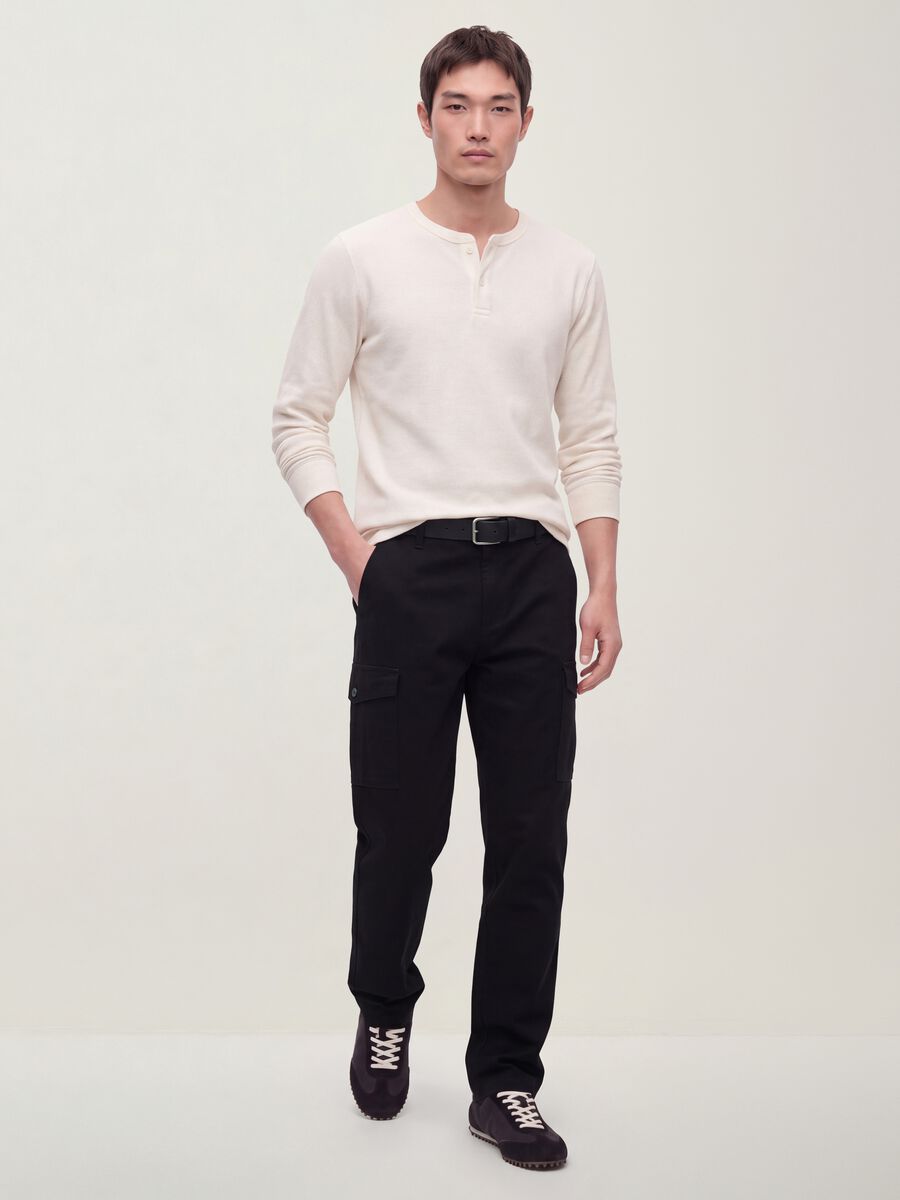 Pantaloni cargo neri in cotone elasticizzato slim fit_0