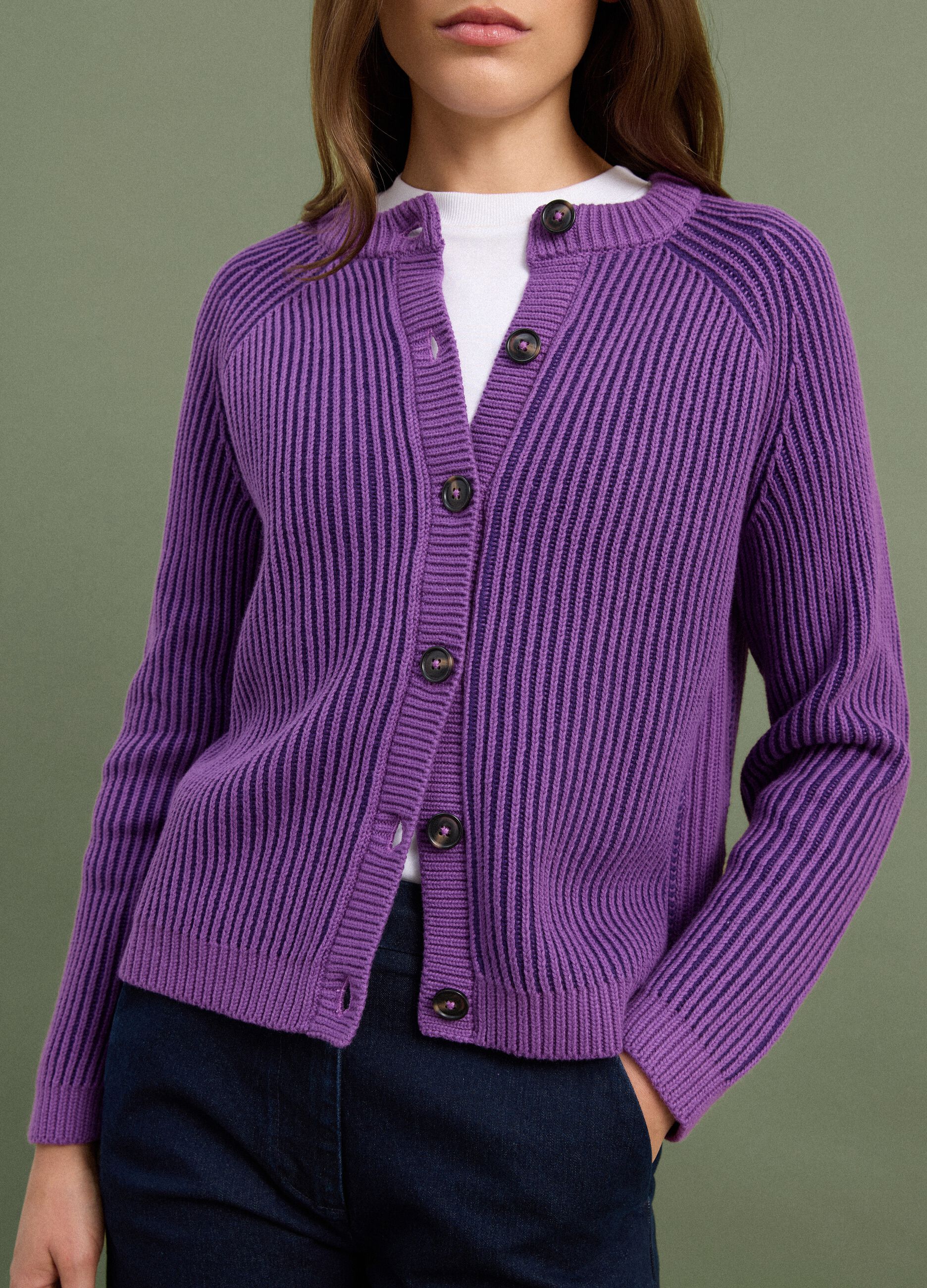 Cardigan viola in puro cotone a coste con girocollo