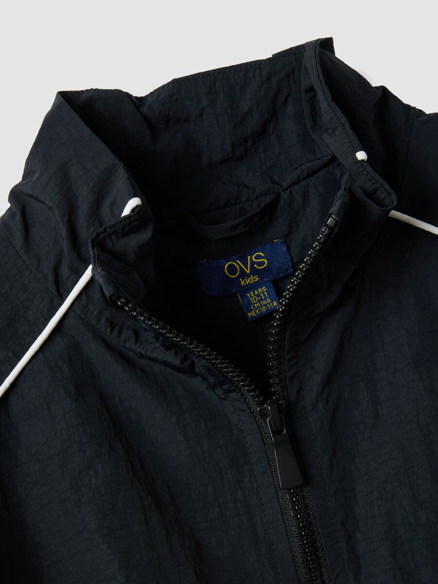 Black zip-up jacket with contrasting piping and high neck for girls_4