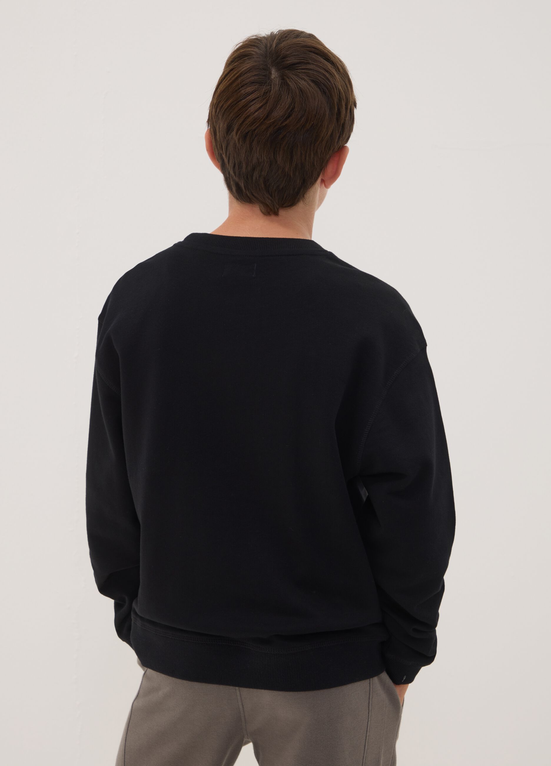 Black pure cotton sweatshirt with gaming print and crew neck
