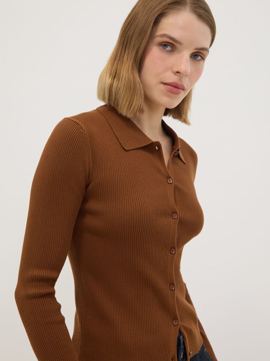 Brown fitted ribbed viscose-blend cardigan with polo collar_0