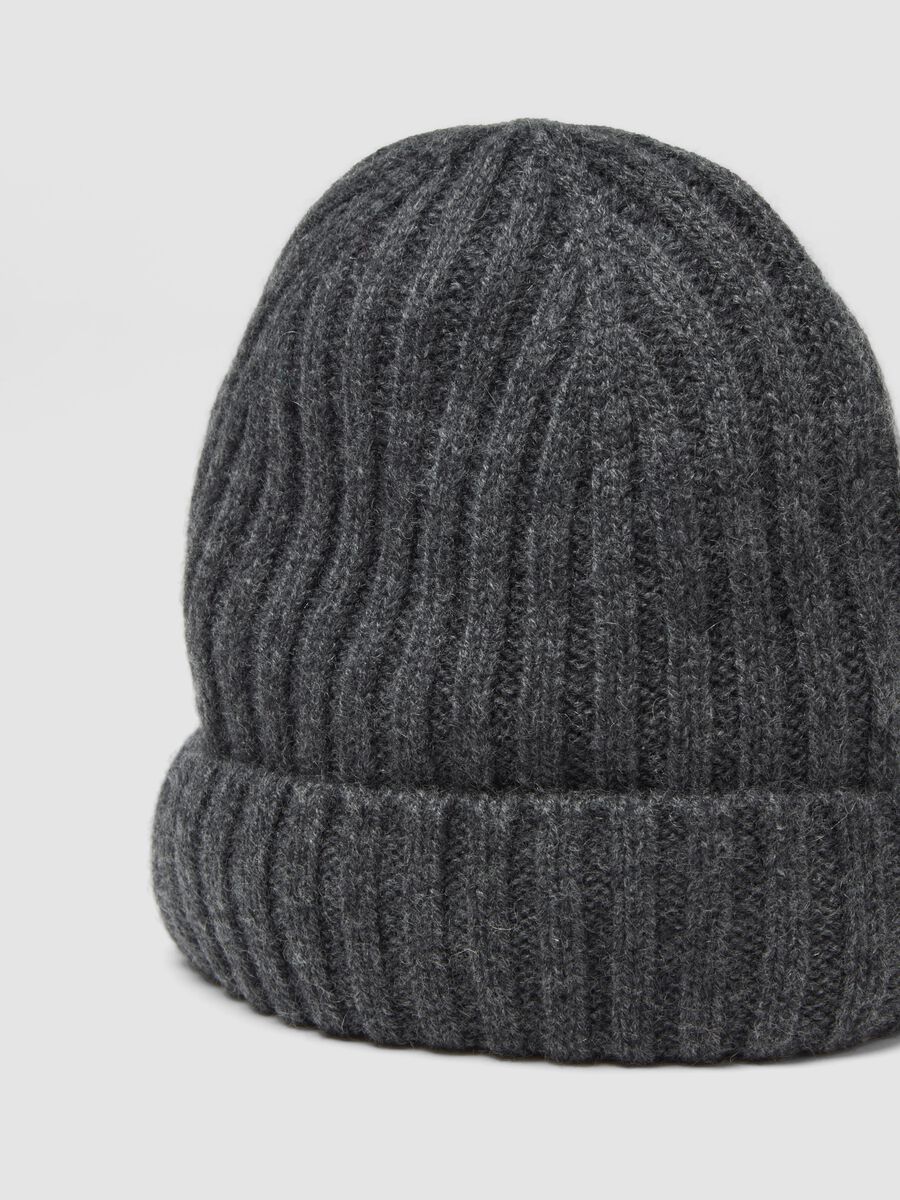 Grey marl ribbed beanie in pure cashmere_2