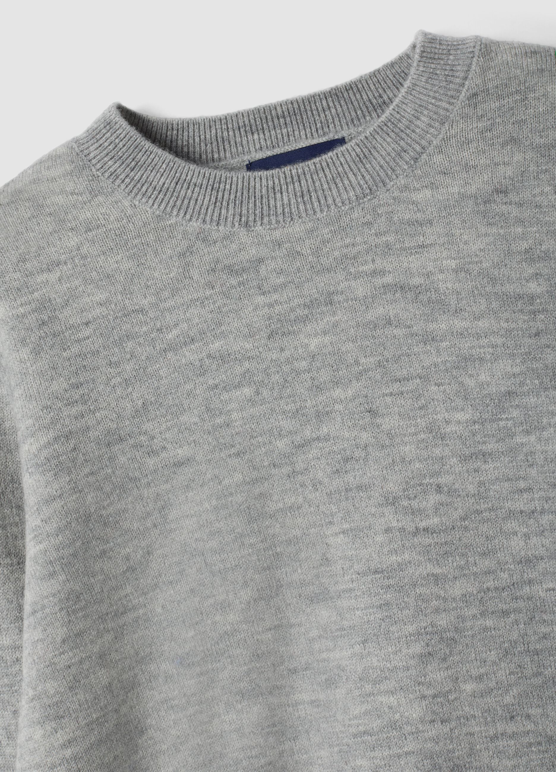 Maglione grigio in pura lana a maniche lunghe regular fit
