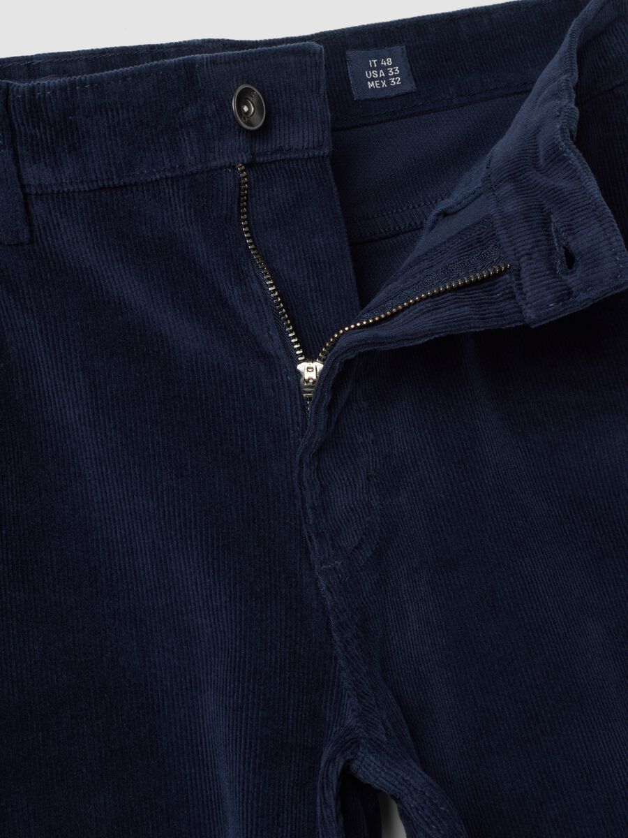Pantaloni blu in cotone elasticizzato a coste regular fit_1