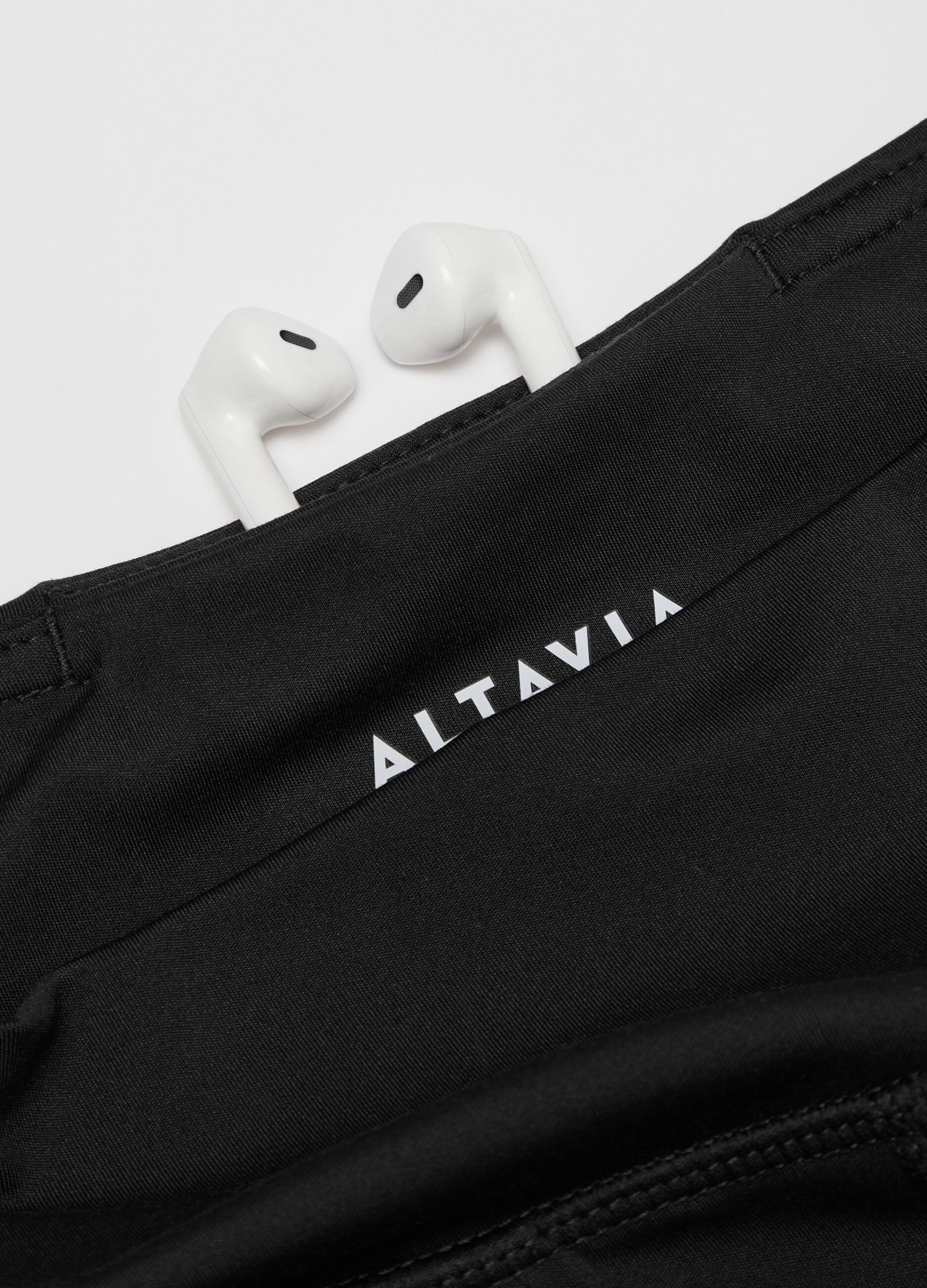 بنطال رياضي أسود بقصّة واسعة من قماش مطاطي ALTAVIA STUDIO