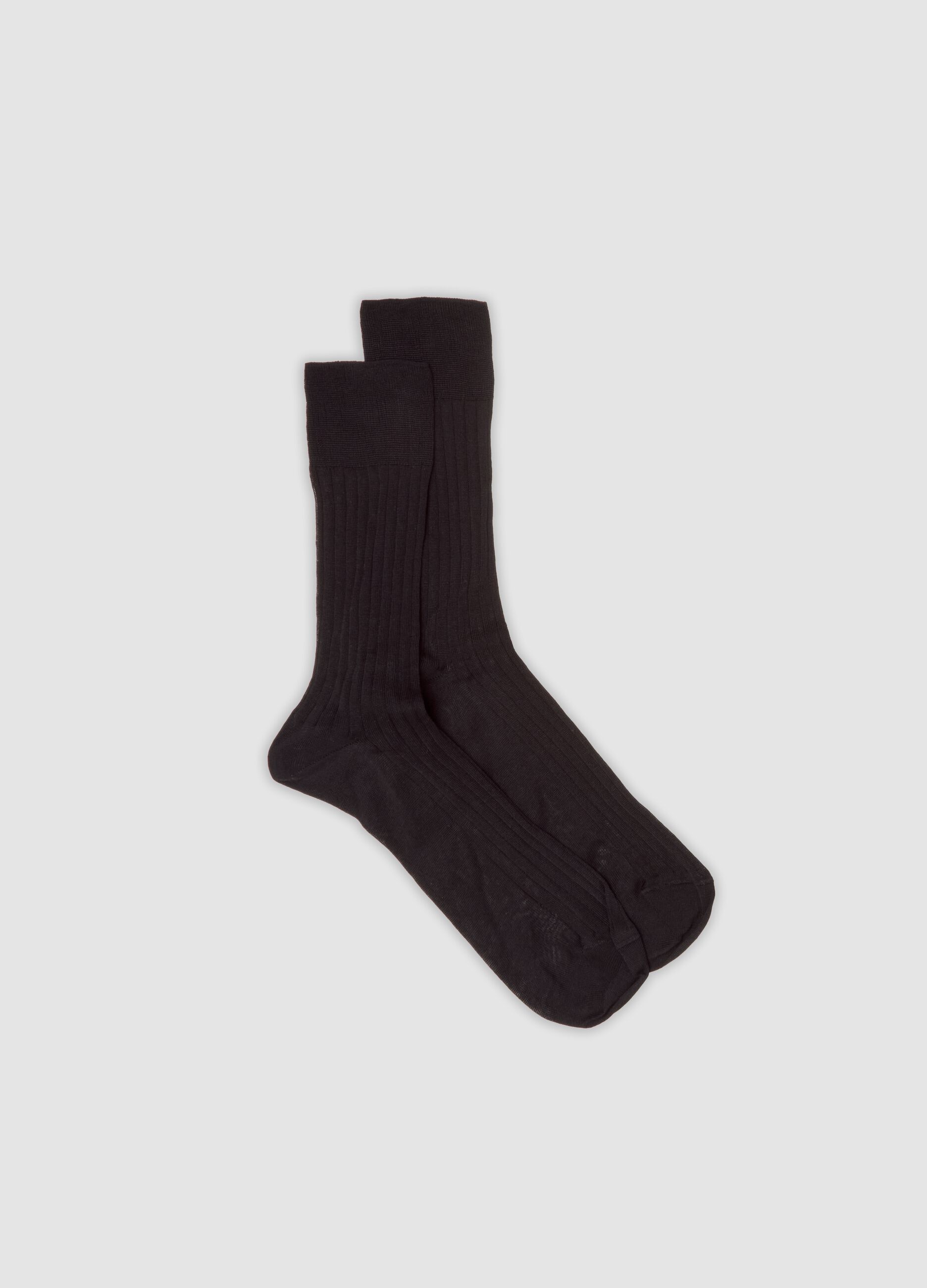 Black ribbed mid-calf socks in pure cotton