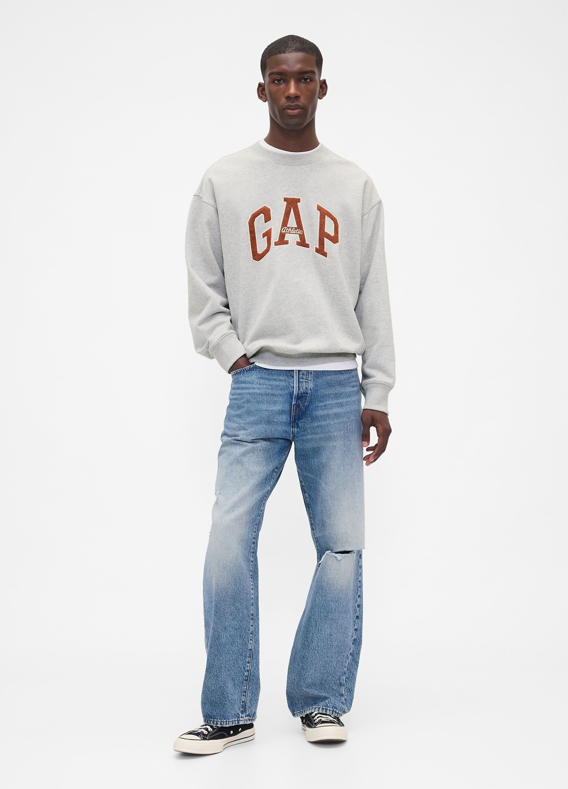 سويت شيرت بشعار GAP