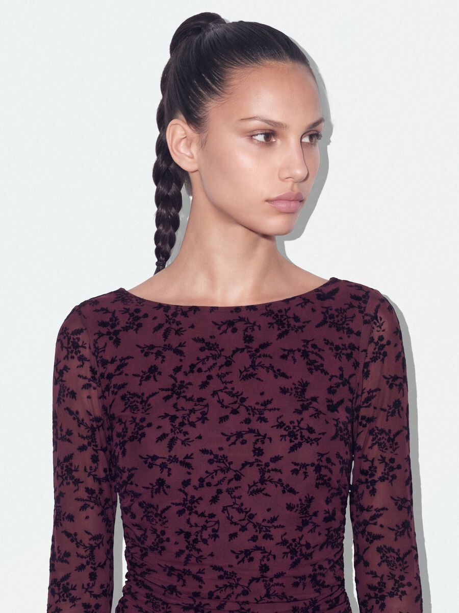 Purple stretch T-shirt with flocked floral motif_1