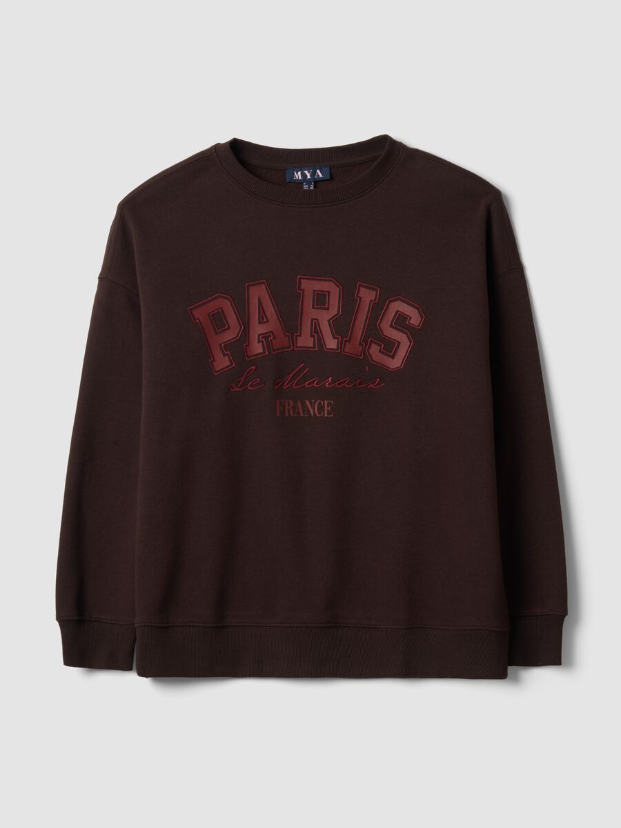 سويت شيرت بني بمزيج قطني مع كتابة Paris_0