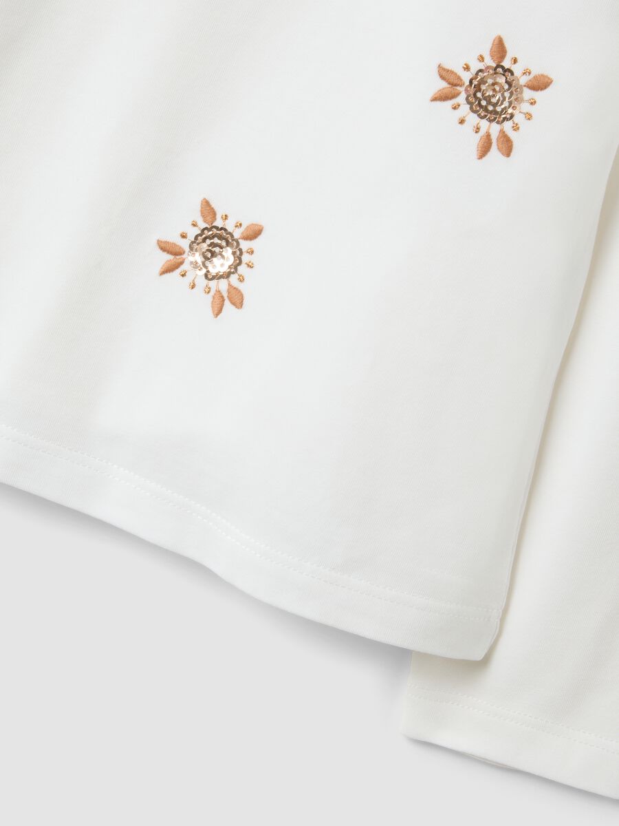 T-shirt bianca in cotone elasticizzato con girocollo_3