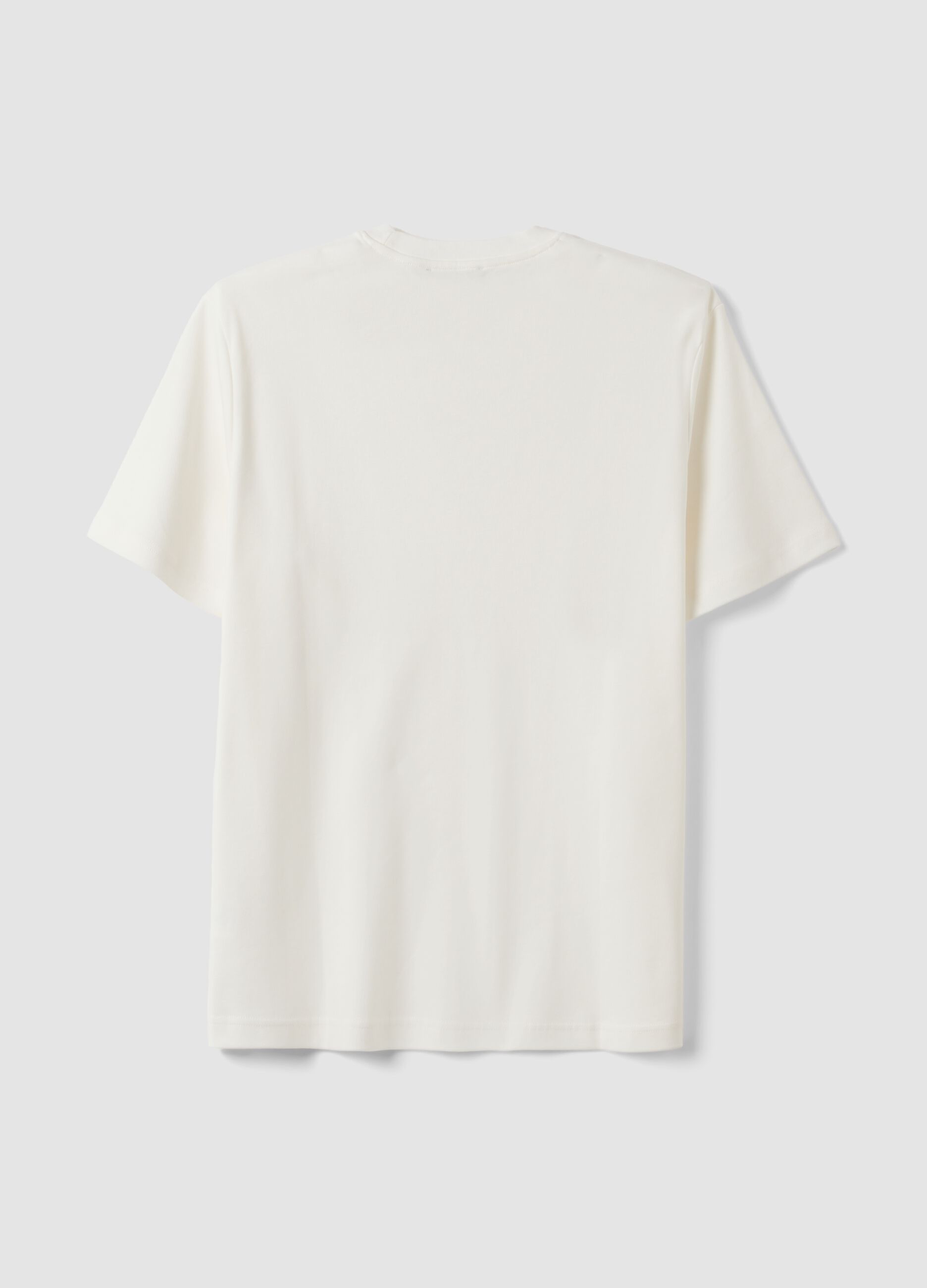 تي شيرت The Iconic Tee أبيض من قطن خالص بأكمام قصيرة وقصّة عادية