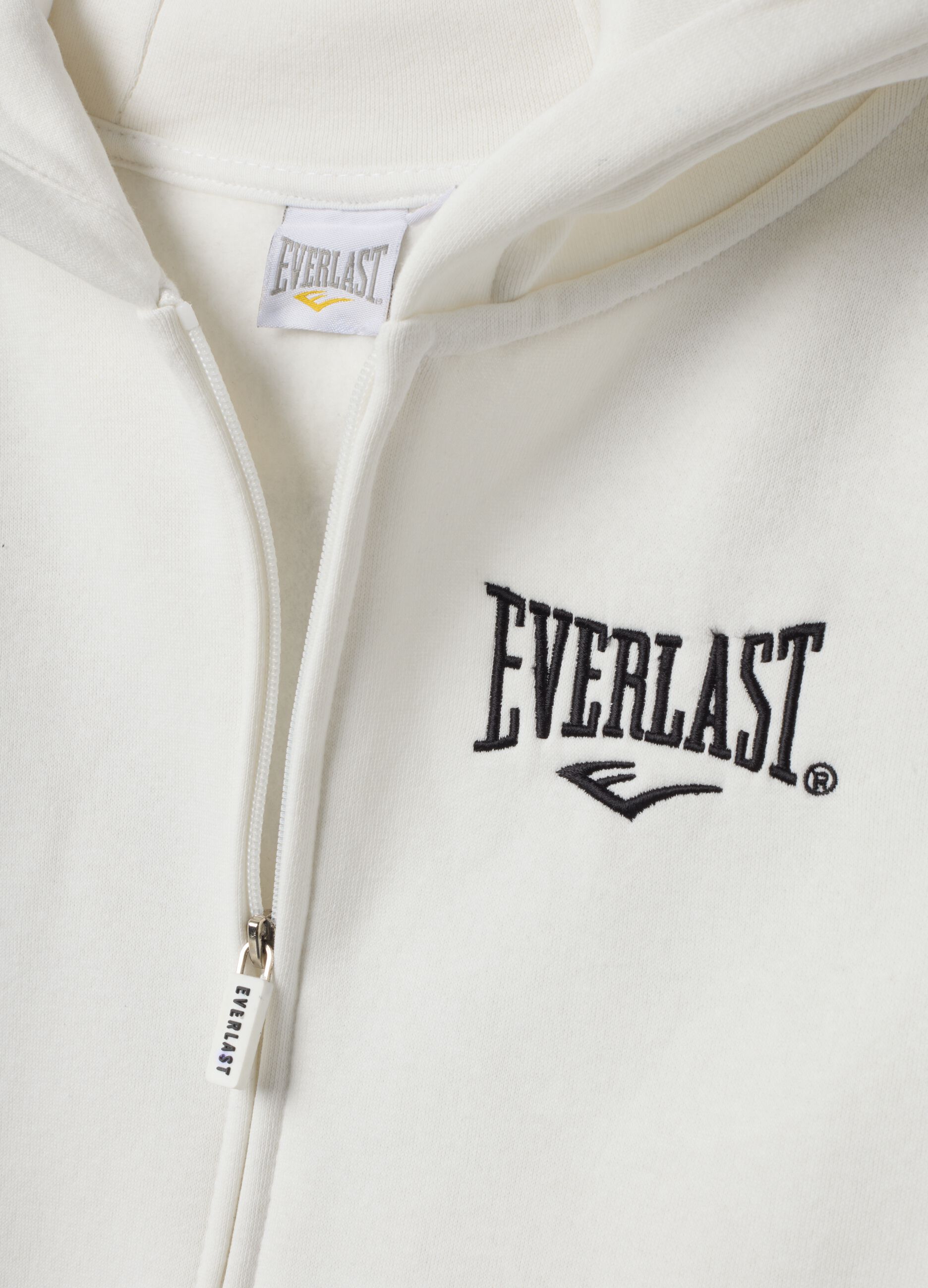 هودي أبيض بقبعة من مزيج القطن مع شعار Everlast