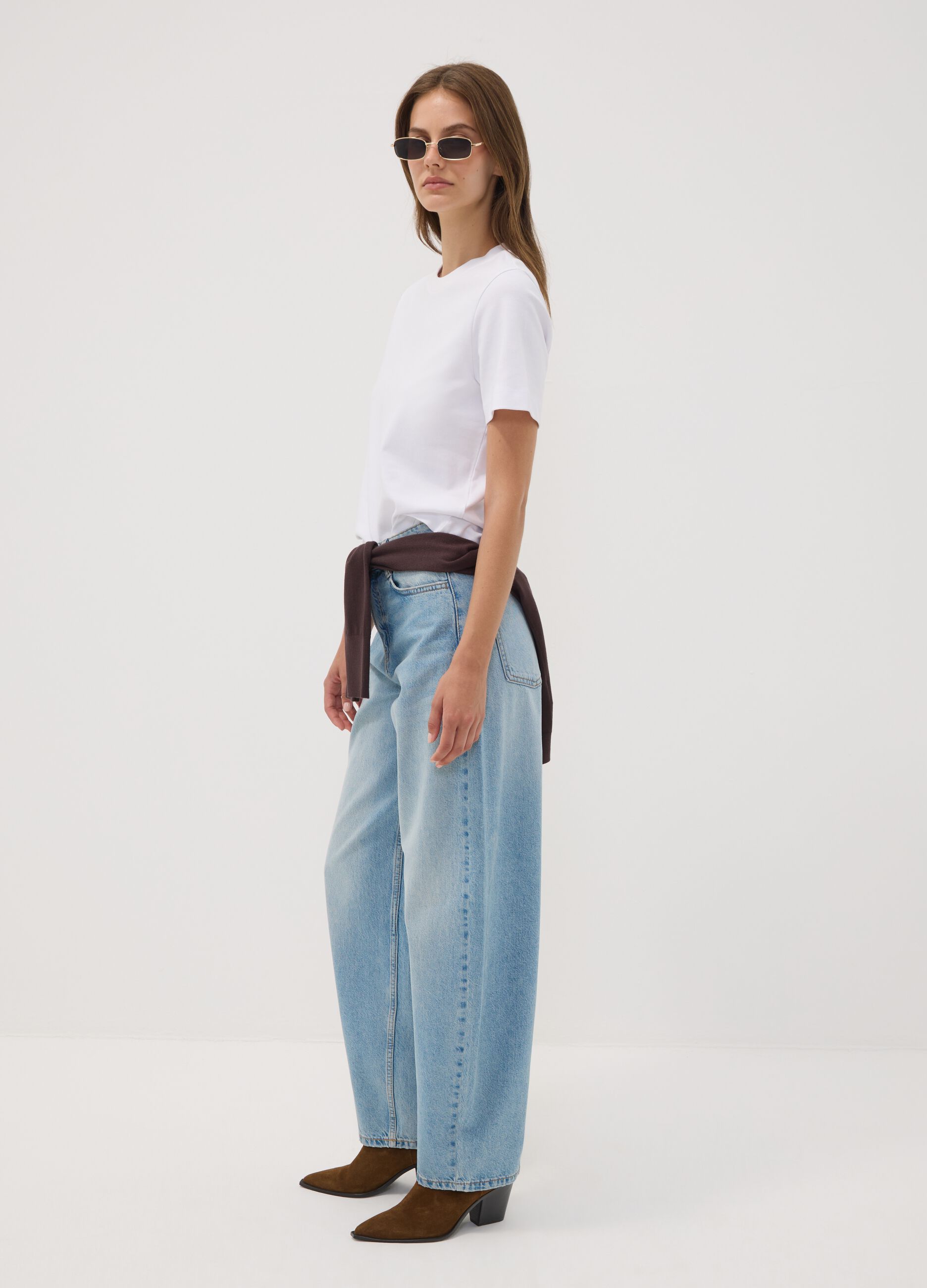 Light-wash pure cotton denim barrel-fit jeans