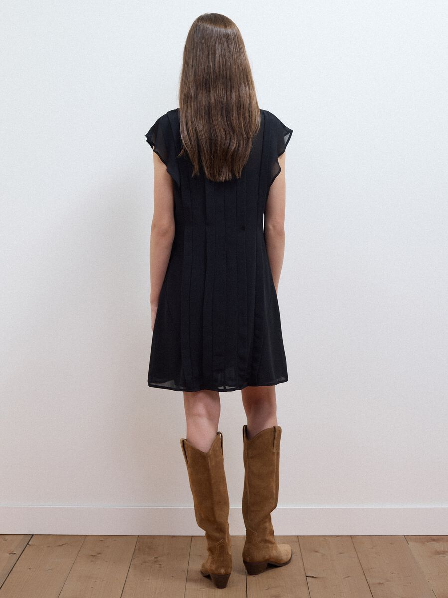 Black relaxed-fit dress with short ruffle sleeves_2