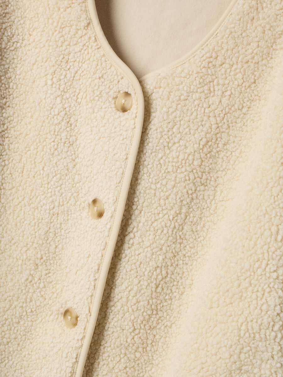 White crew-neck top with buttons_1