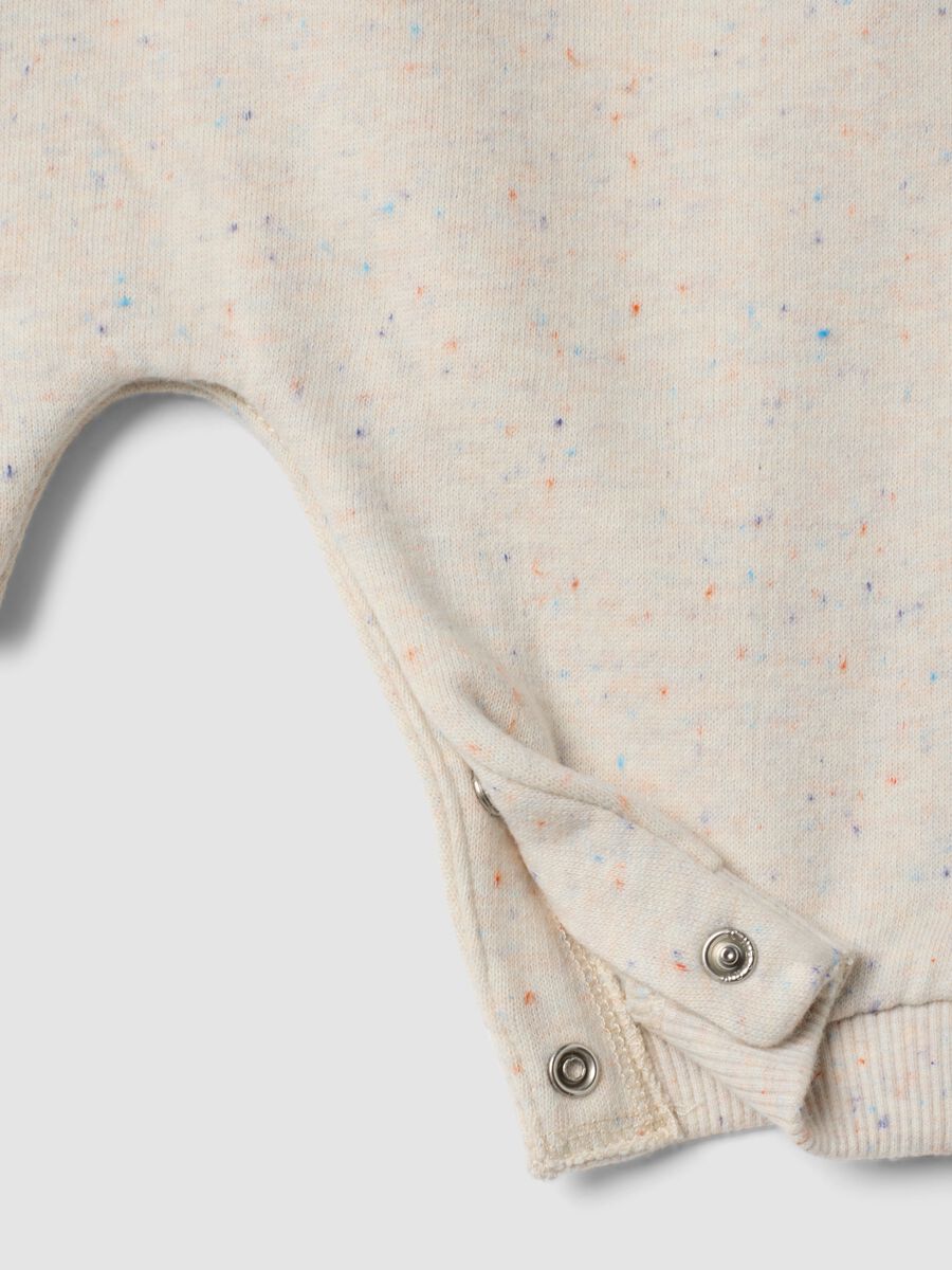 Beige organic cotton-blend babygrow with poppers_3