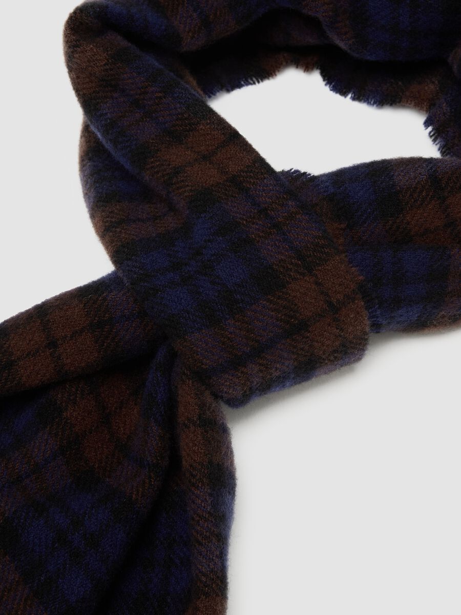 Blue pure wool checked scarf with fringes_1