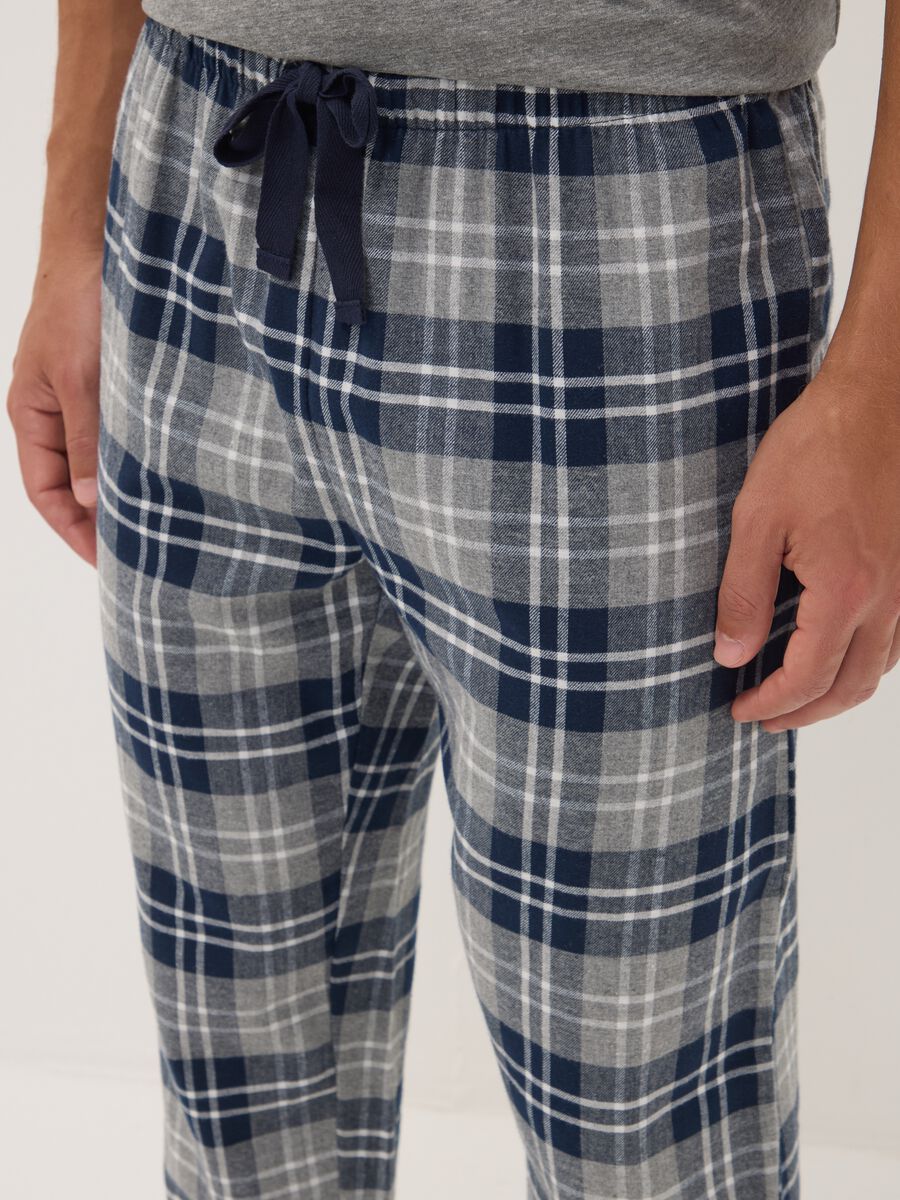 Blue and grey checked organic cotton flannel pyjama trousers_3