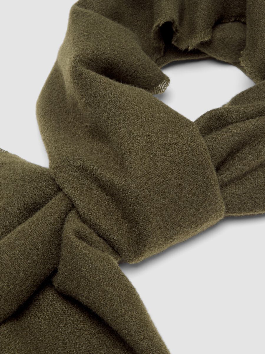 Green viscose-blend scarf with fringes_1