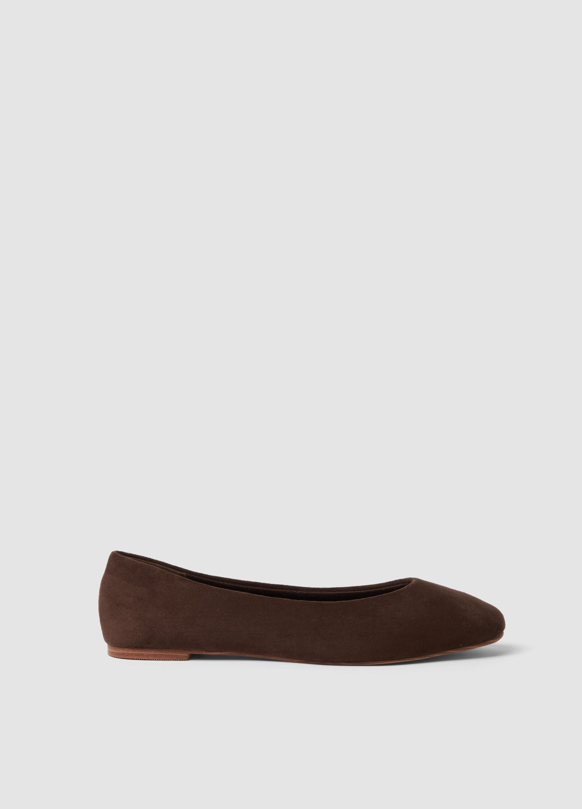 Classic brown round-toe ballet flats